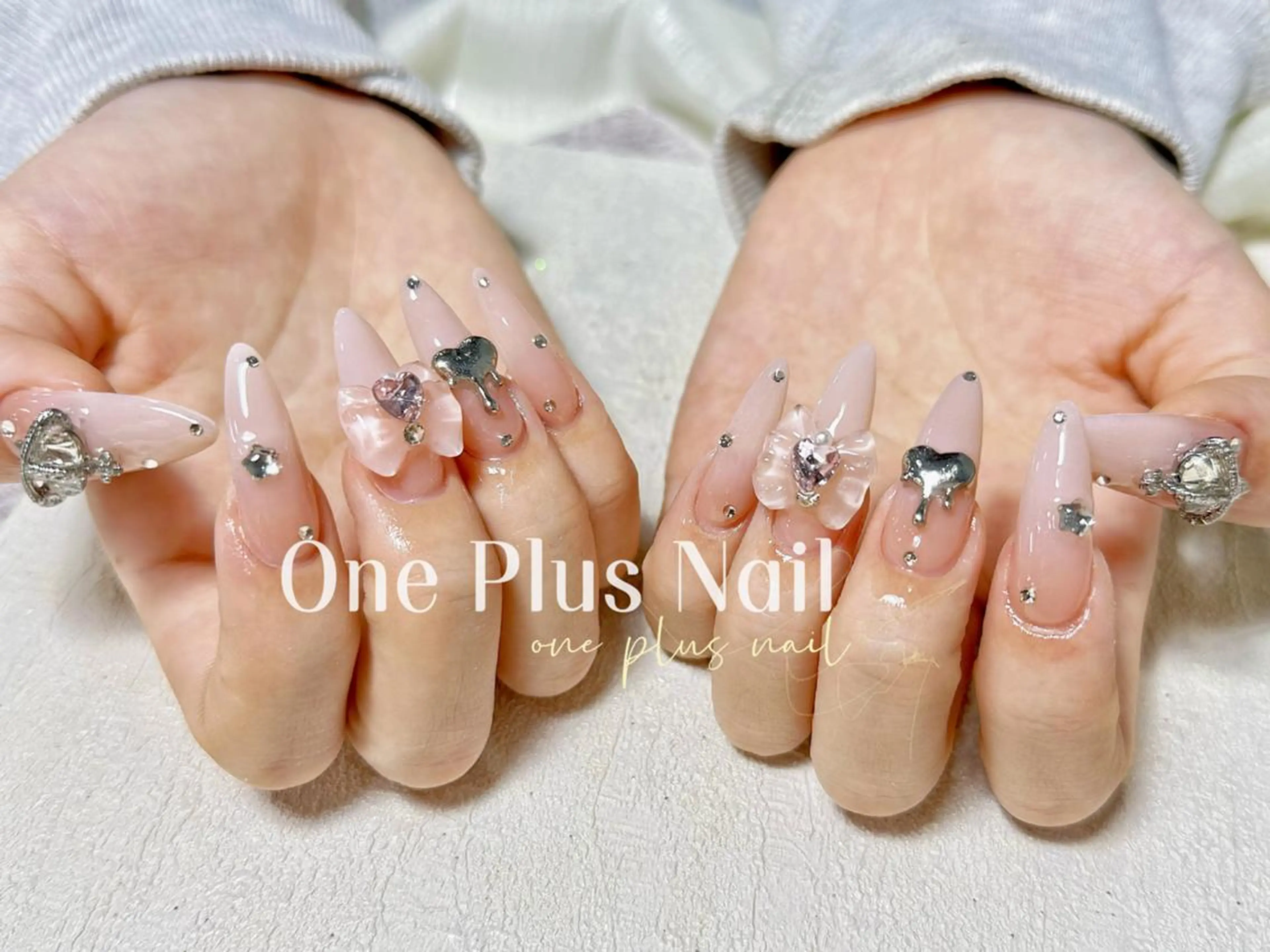ネイル オーロラネイル フレンチネイル ガーリー ハート キラキラネイル One Plus Nail Salonのネイルデザイン