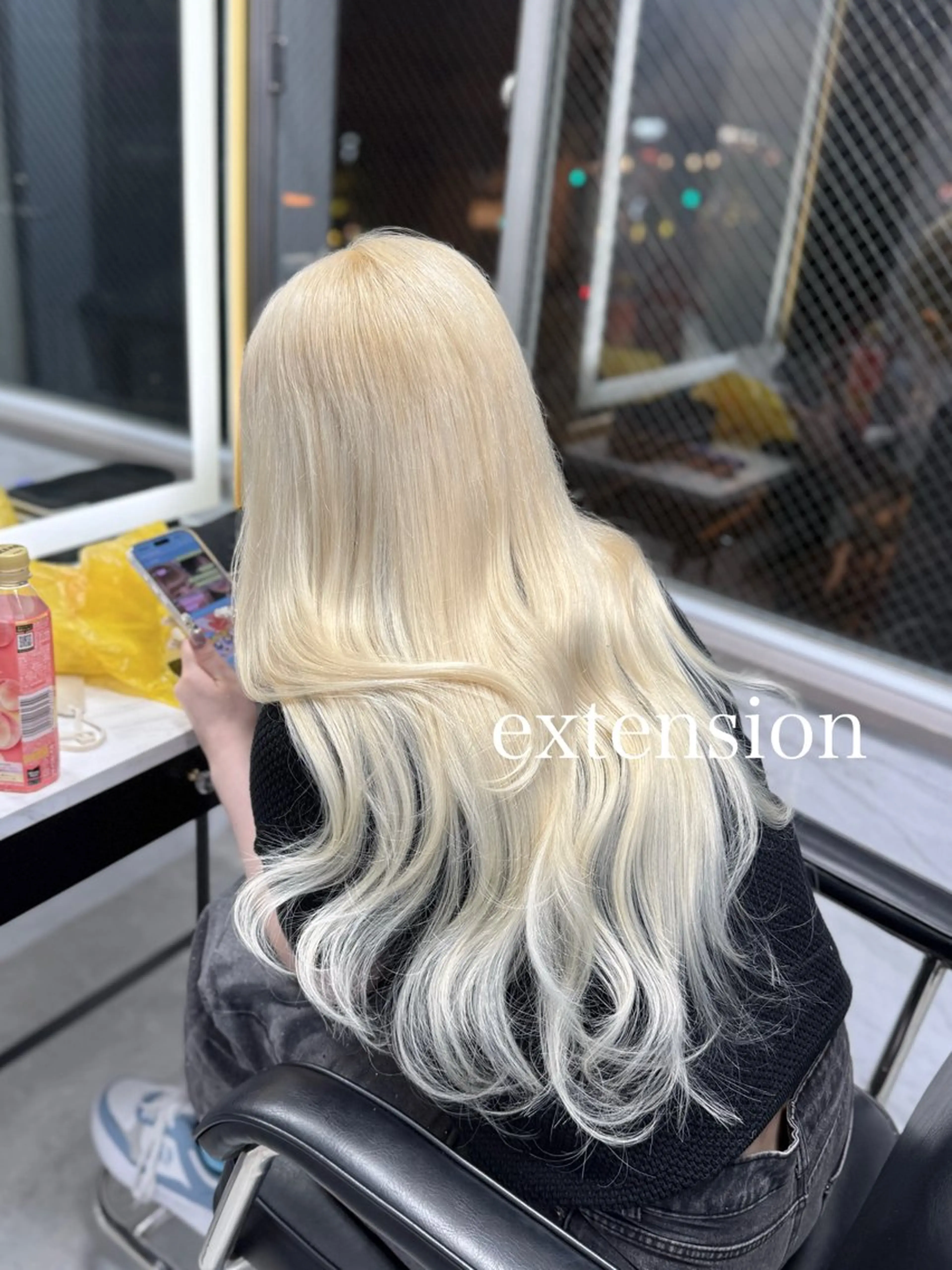 ロング カラー シールエクステ ブロンド ホワイトブロンド エクステ ロング ヘアカラー エクステ エクステ🩵ブリーチ 韓国ヘア🩵KAEのヘアスタイル