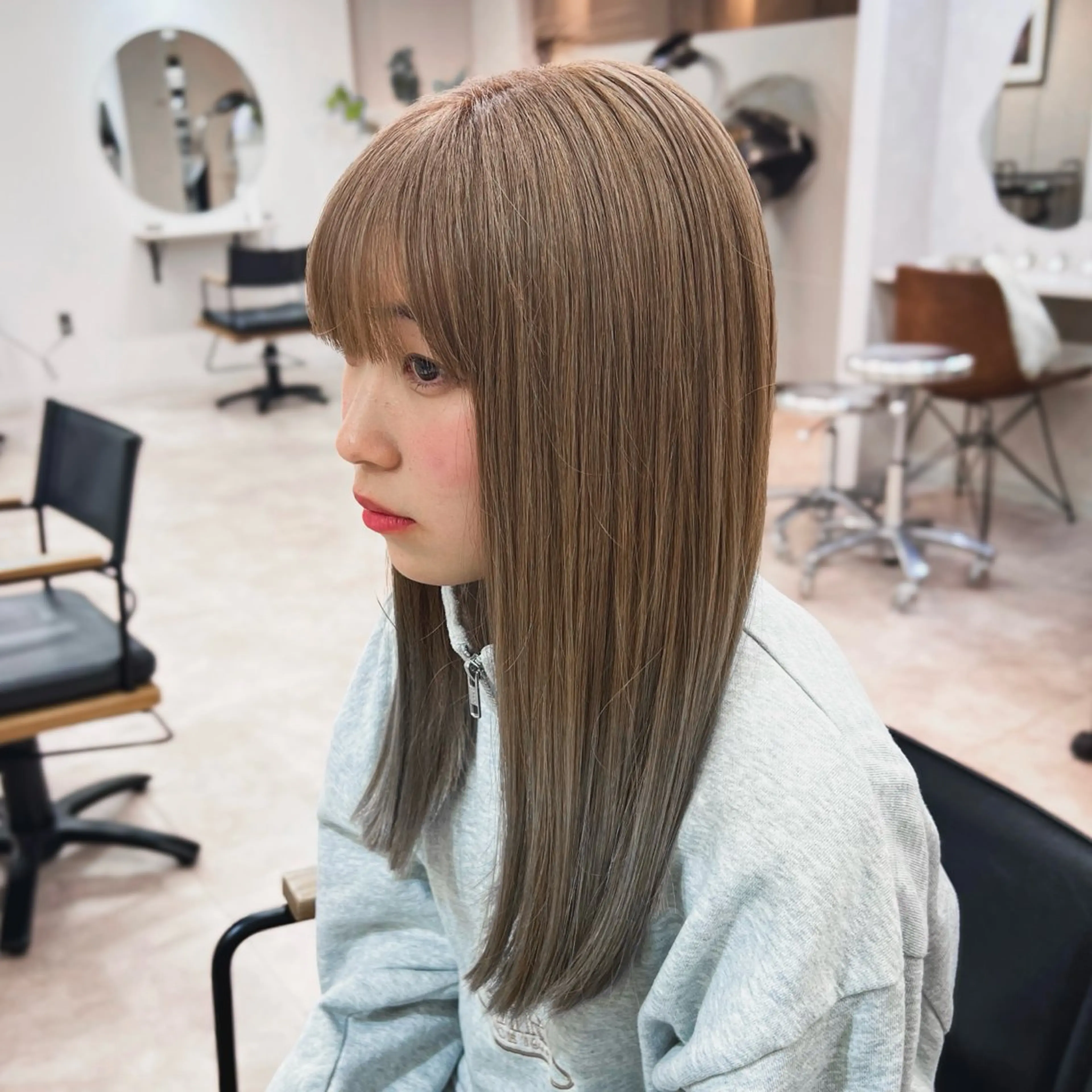 ロング カラー ベージュカラー ブリーチ ケアブリーチ ハイトーンカラー カット ヘアカラー トリートメント quon RYUYA /レイヤーのヘアスタイル