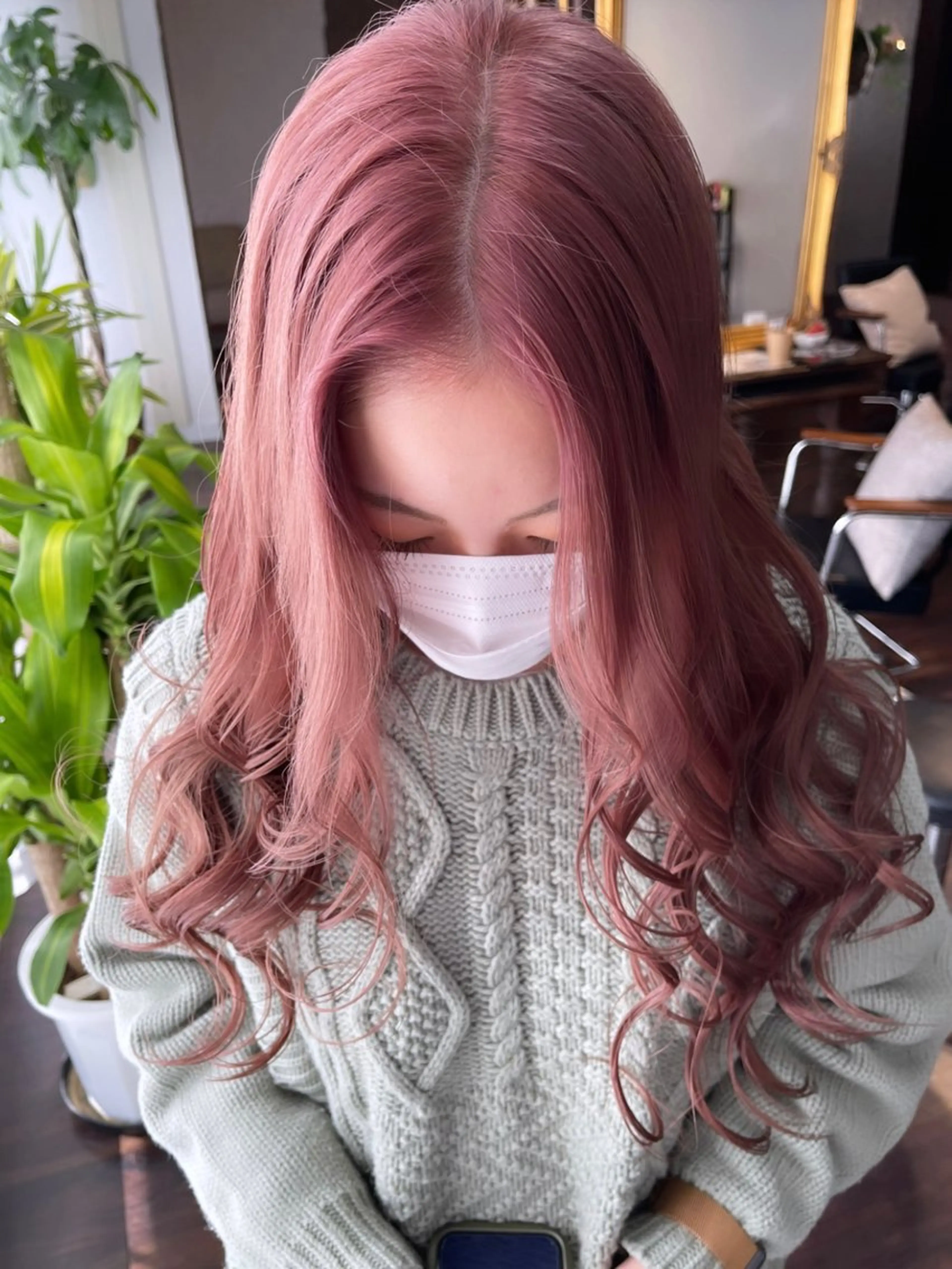 ロング カラー ヘアアレンジ ベージュカラー ブリーチ イヤリングカラー ハイトーンカラー ミルクティーベージュ カット ヘアカラー トリートメント 髪質改善/縮毛矯正 ダブルカラー/Youのヘアスタイル
