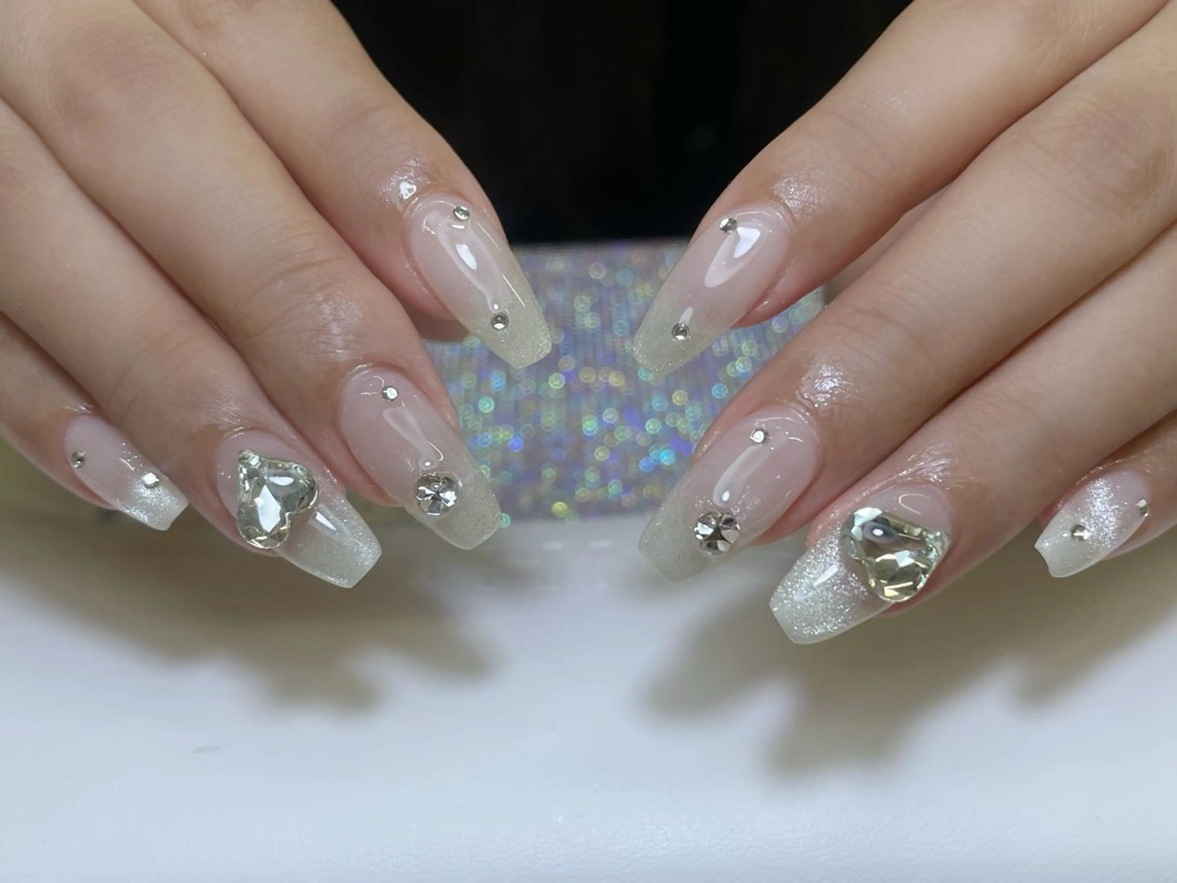ネイル オーロラネイル 長さ出し フレンチネイル ジェルネイル ガラスフレンチ ハンドネイル Rela・S所属・Rela・S NAILのネイルデザイン