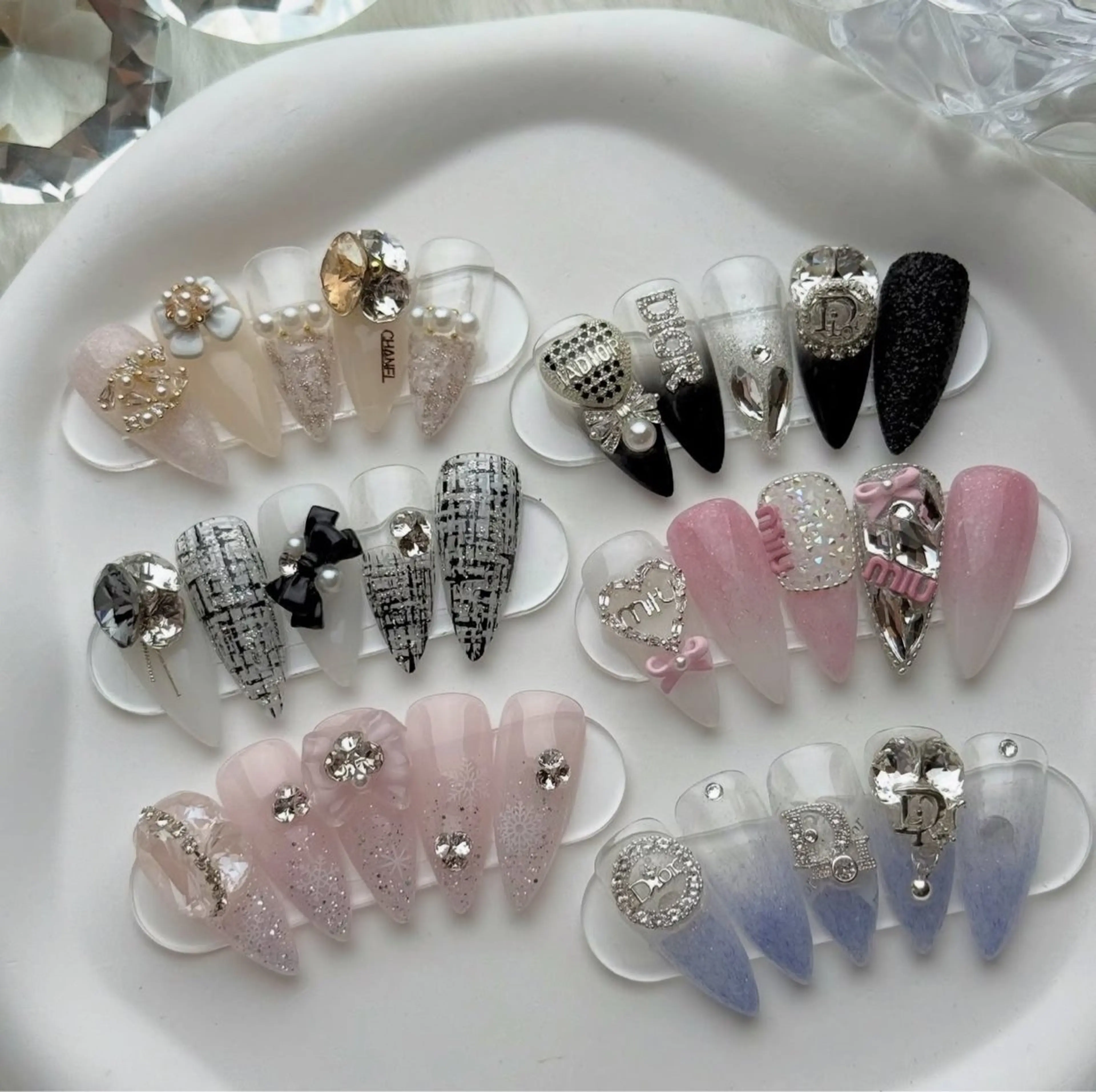 ネイル ハンドネイル ハンドケア いちご chan novaのネイルデザイン