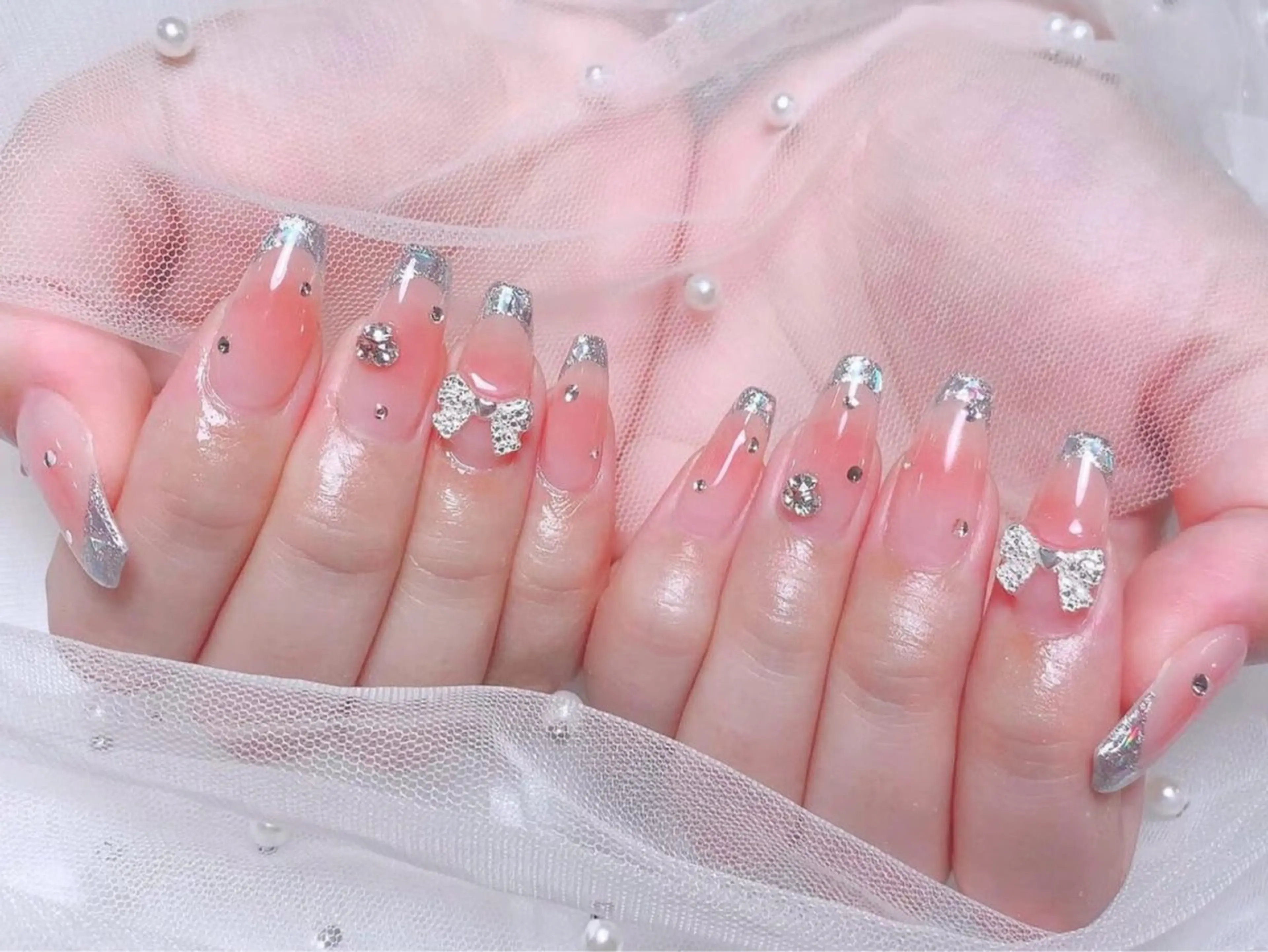 ネイル ボルドー チークネイル フレンチネイル グラデーション ハート ハンドネイル Mimo beau ty   salonのネイルデザイン
