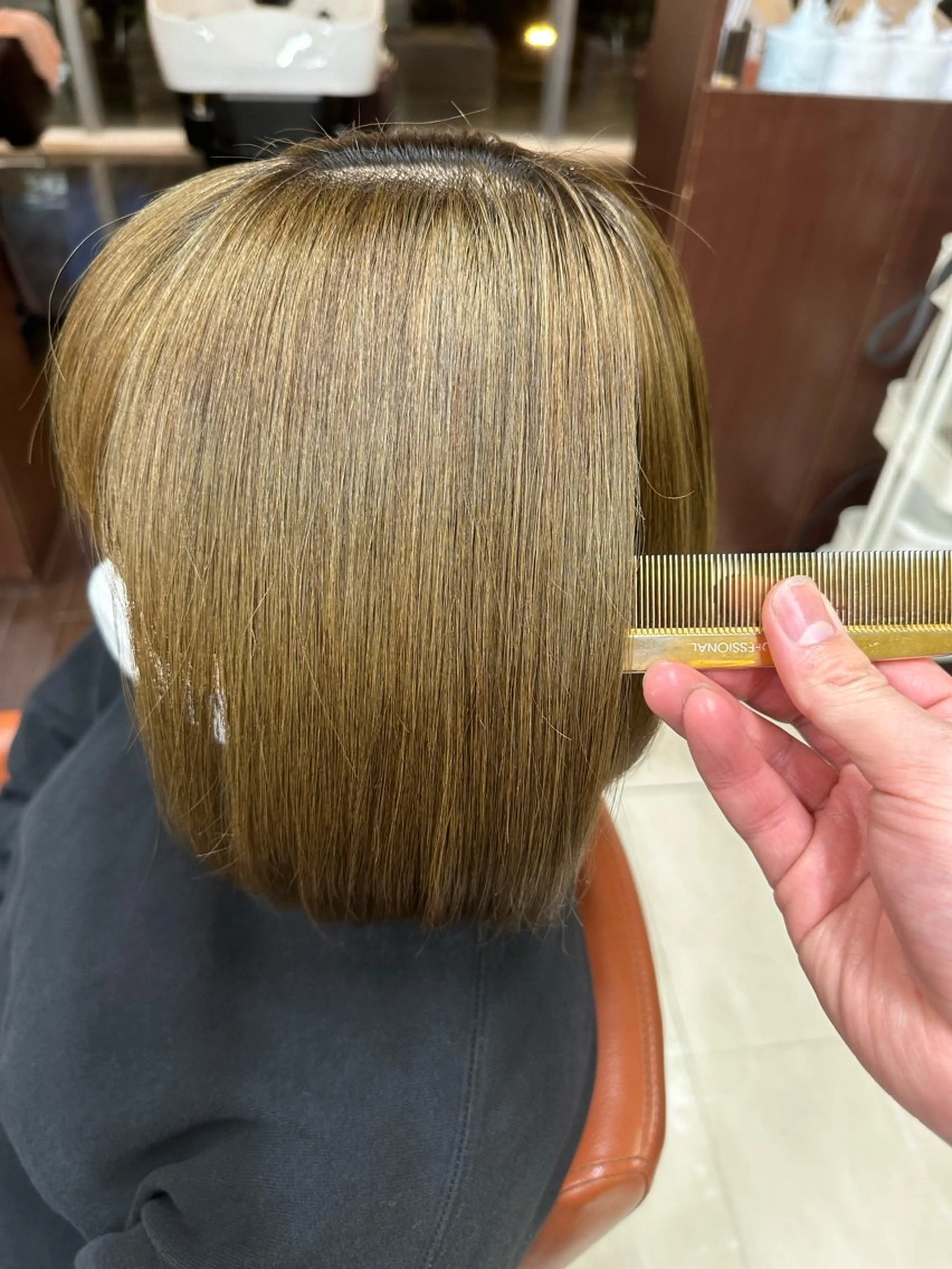ショート カラー ベージュカラー ブリーチ オリーブベージュ ヘアカラー みつき/✨髪質改善✨ /自然なストレートのヘアスタイル
