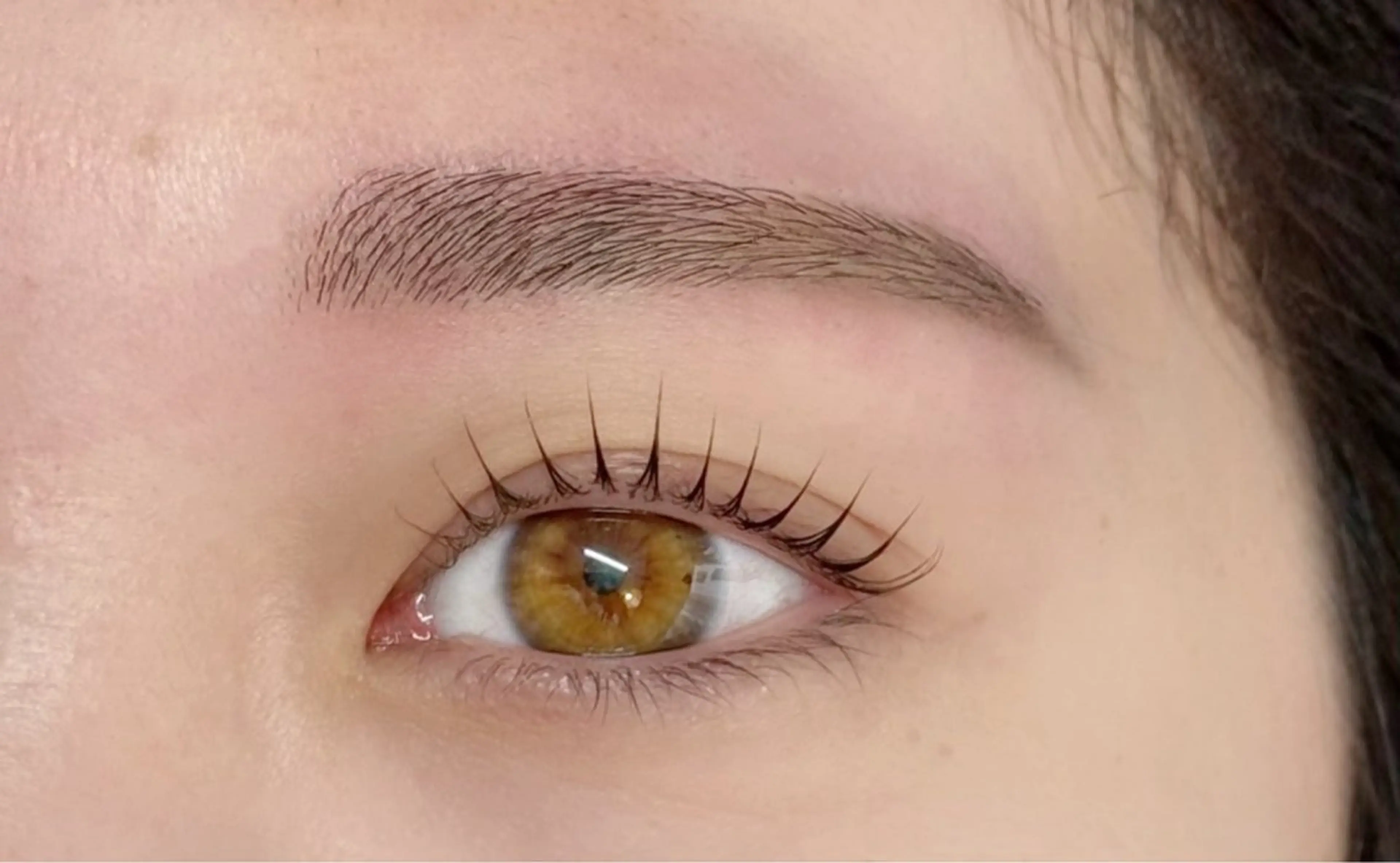 《まつげカール＋眉毛脱毛》ご予約が重なりやすい為ご変更のご連絡をさせていただく場合がございます。の写真