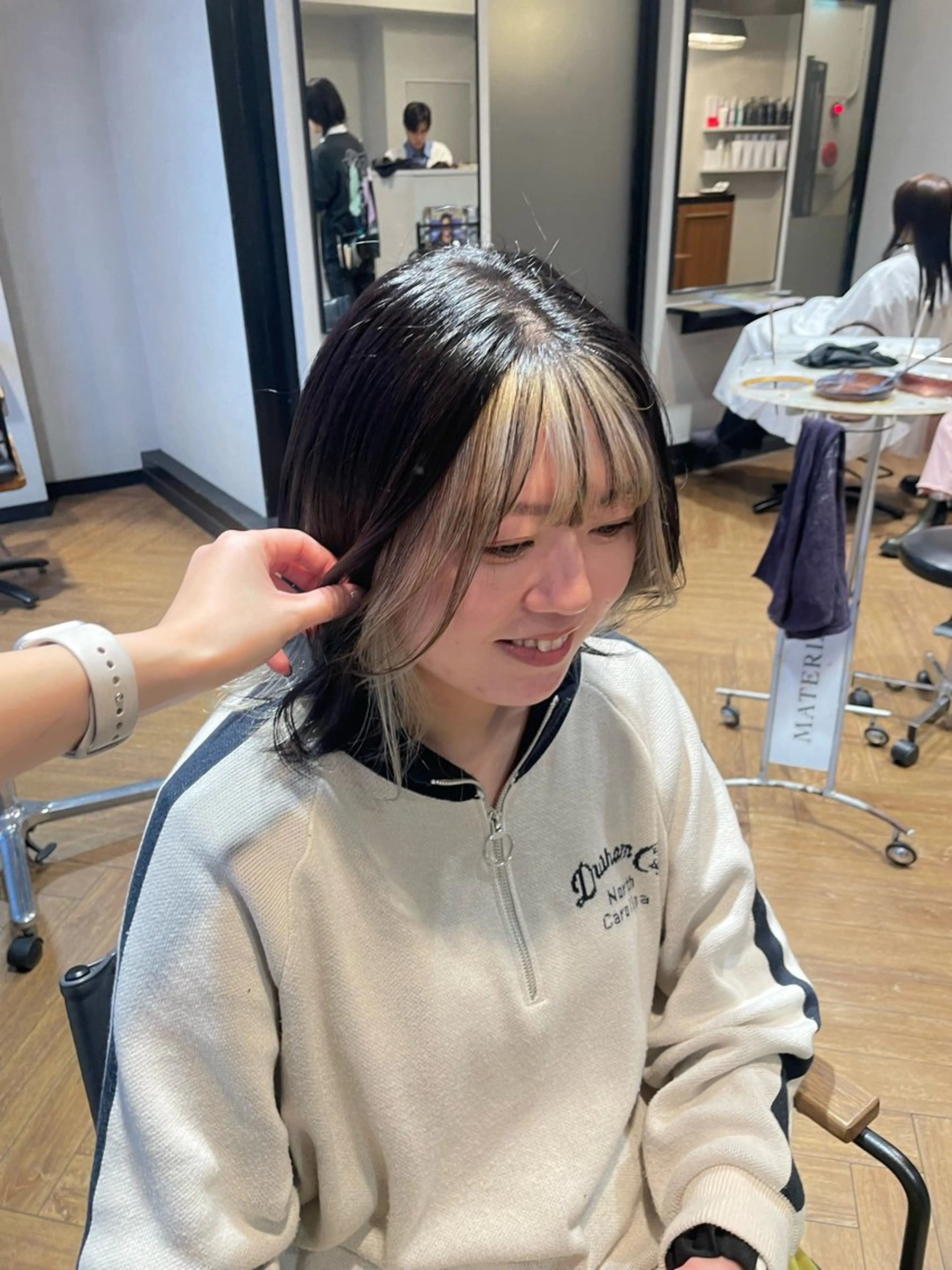 カラー ミストバング  フェイスフレーミング 金城 二千夏のヘアスタイル