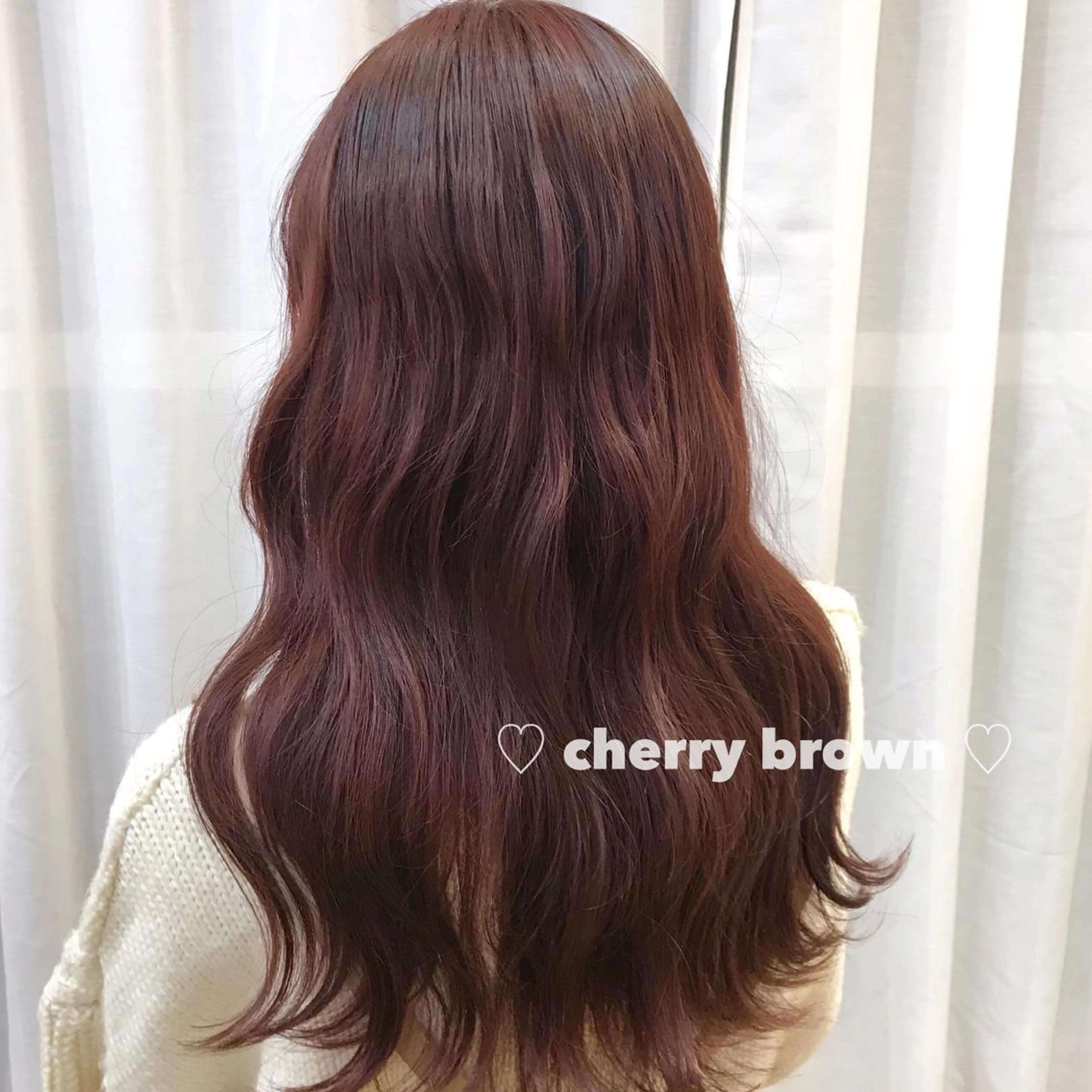 ロング ブリーチなしカラー レイヤーカットのヘアスタイル