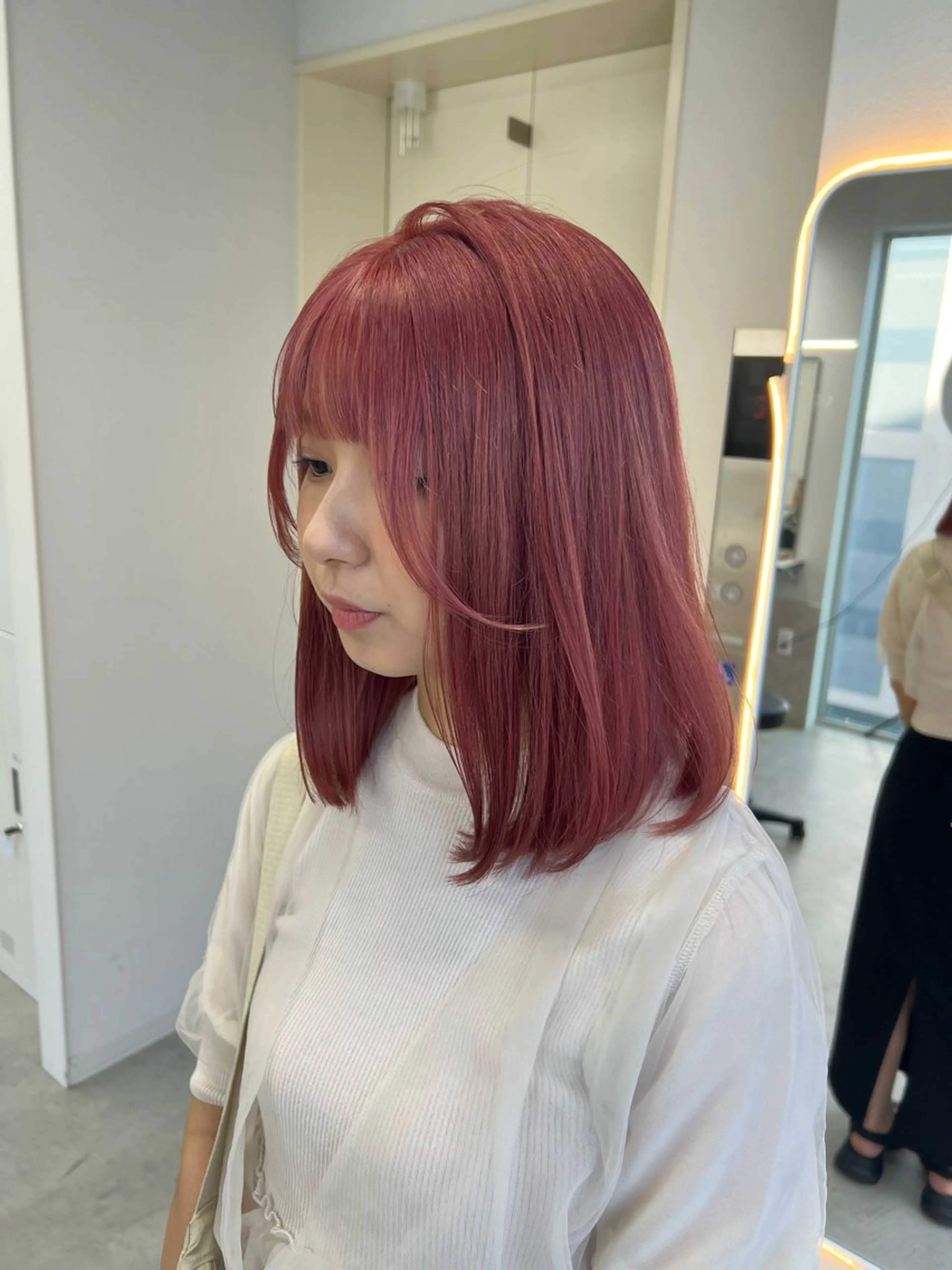ミディアム ヘアカラー maya レイヤーカットのヘアスタイル
