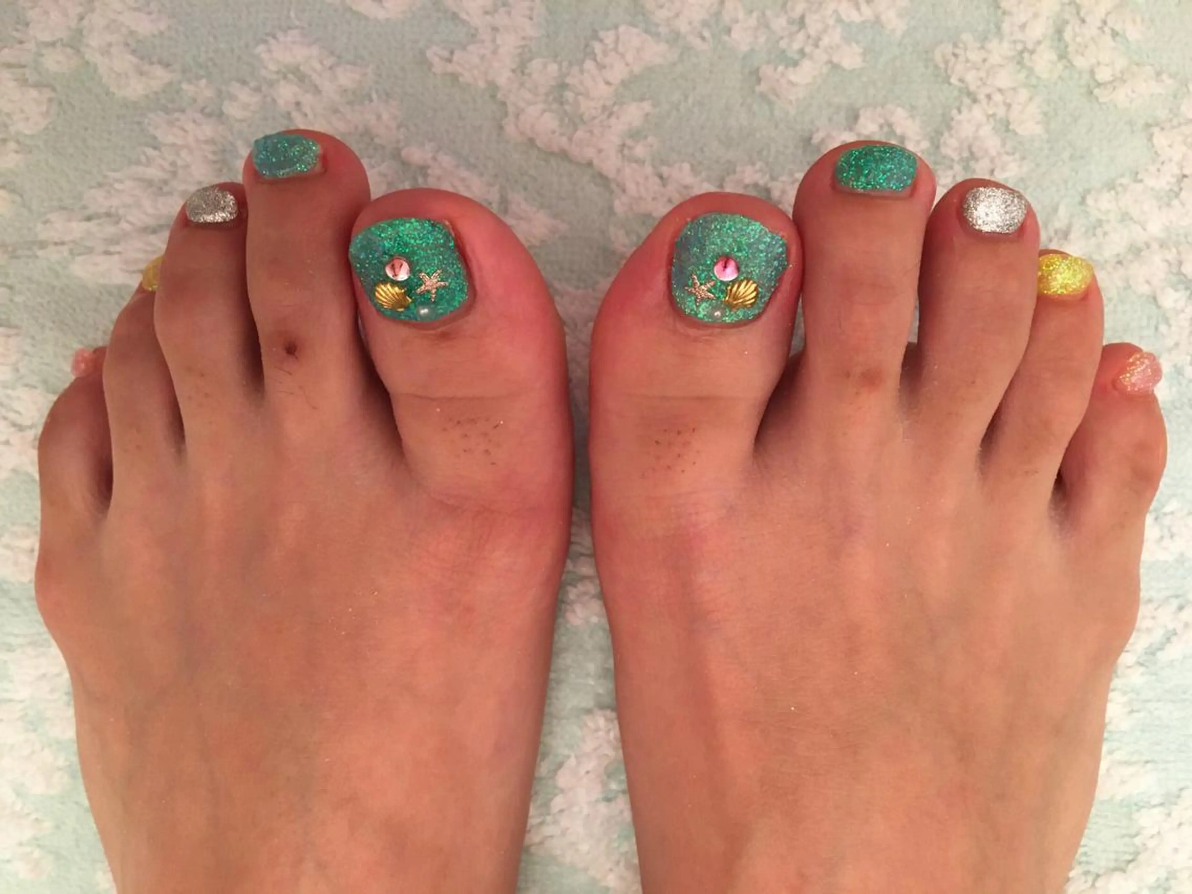 ネイル フットネイル ラメ(グリッター) ネイルサロン ショコラのネイルデザイン