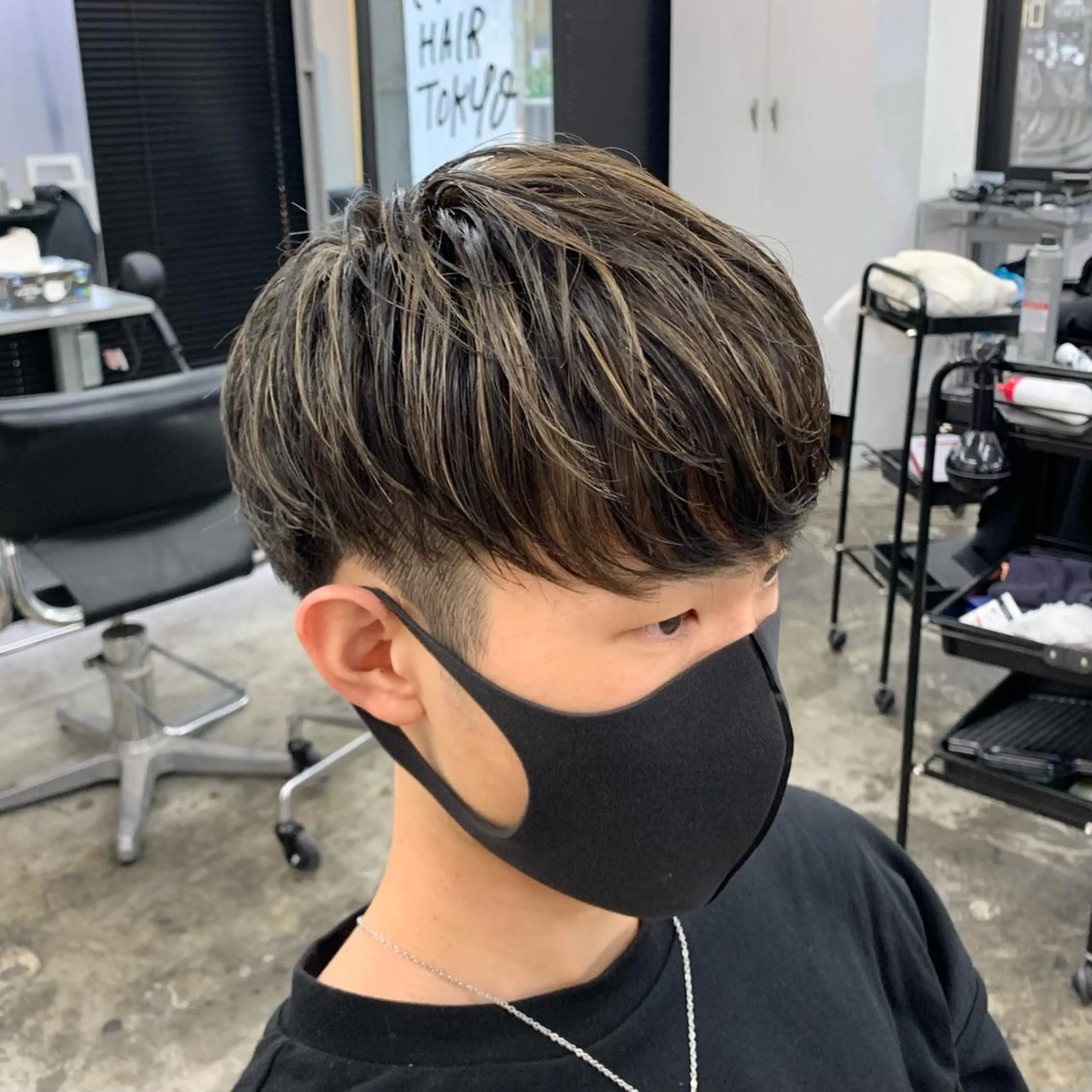 ショート カラー メンズ メンズハイライト マッシュ ハイライトカラー ハイライト カット ヘアカラー メンズ特化美容師/ 藤戸 椋のヘアスタイル