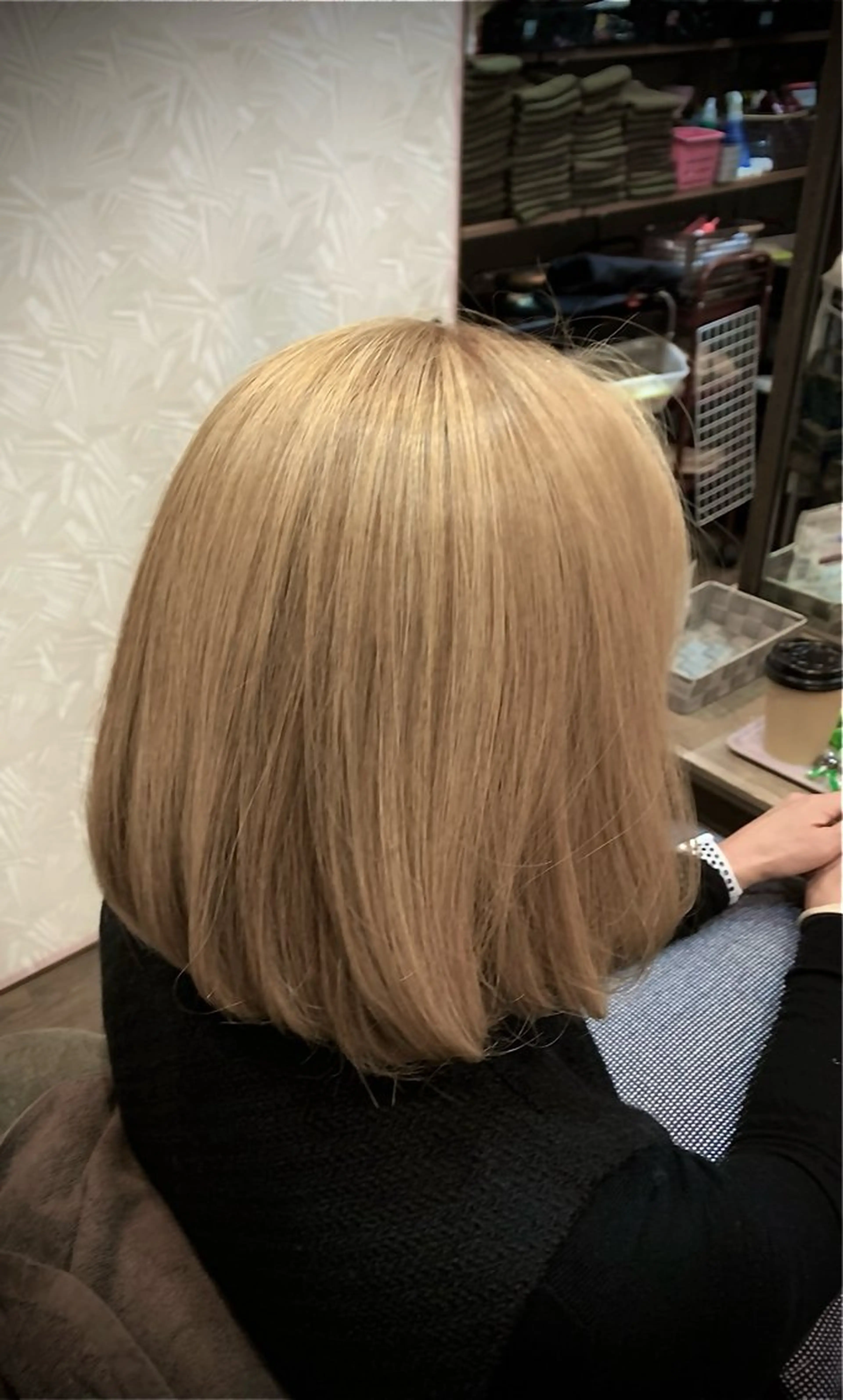 ミディアム カラー ブリーチ ブロンド Lamie所属・大人女子&髪改善専門 Nobuフリーランスのヘアスタイル