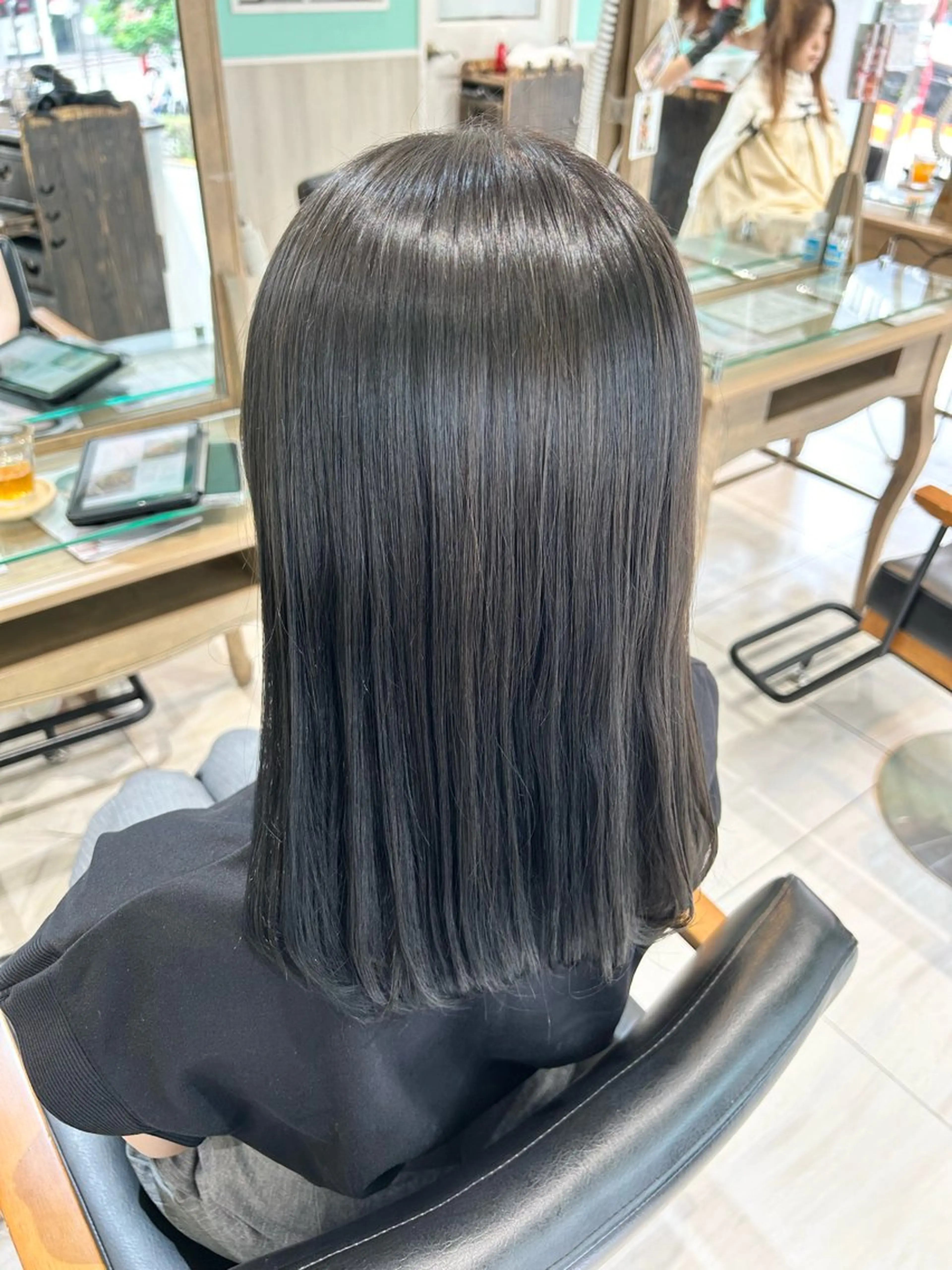 ミディアム 酸性ストレート 🪄髪質改善艶カラー 🦄石井栞のヘアスタイル