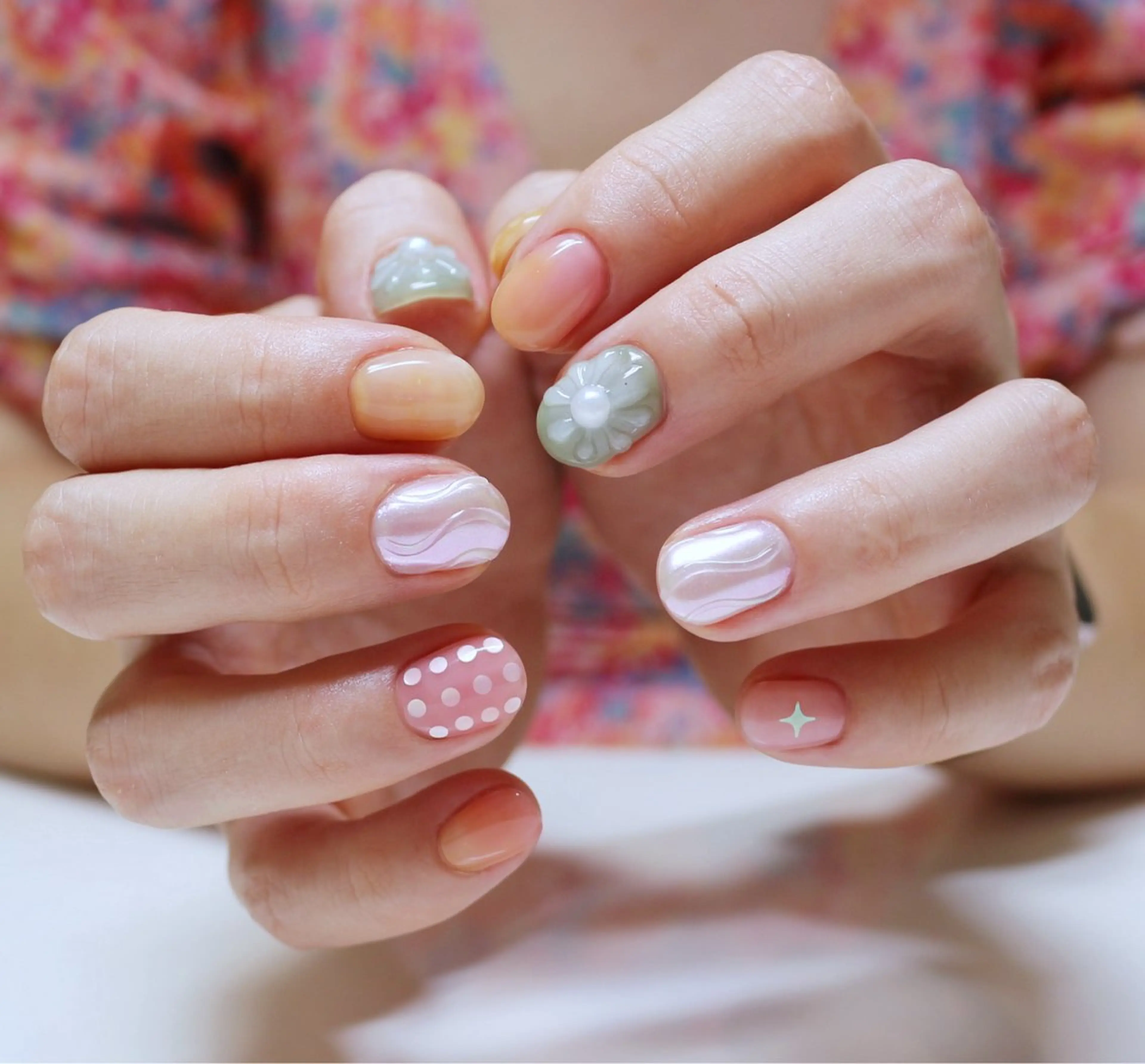 ネイル フラワーネイル ホログラムネイル ミラーネイル ニュアンスネイル オレンジ ハンドネイル Baku Nailsのネイルデザイン