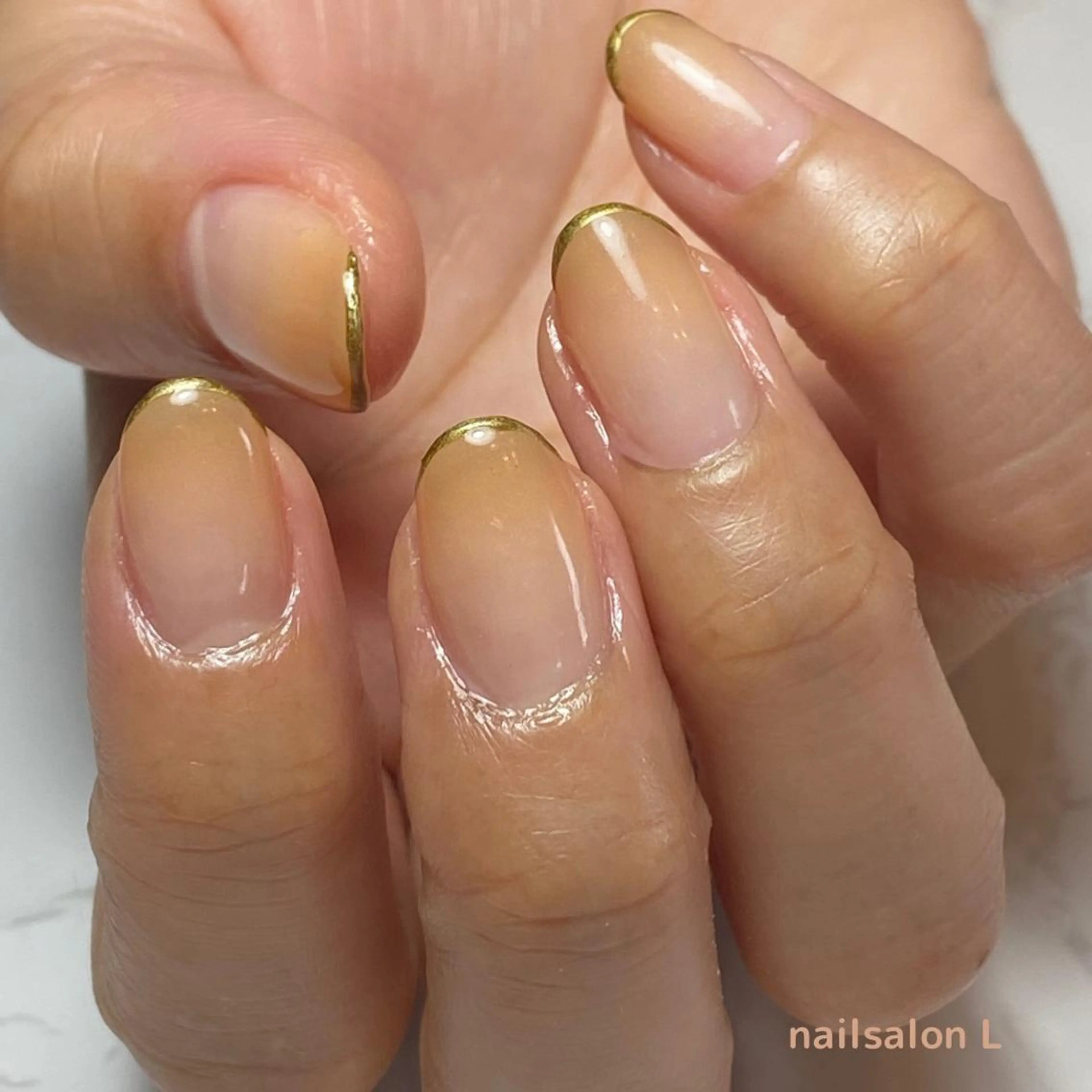 ネイル フレンチネイル ゴールド グラデーション ハンドネイル 吉川市 ネイルサロンLのネイルデザイン