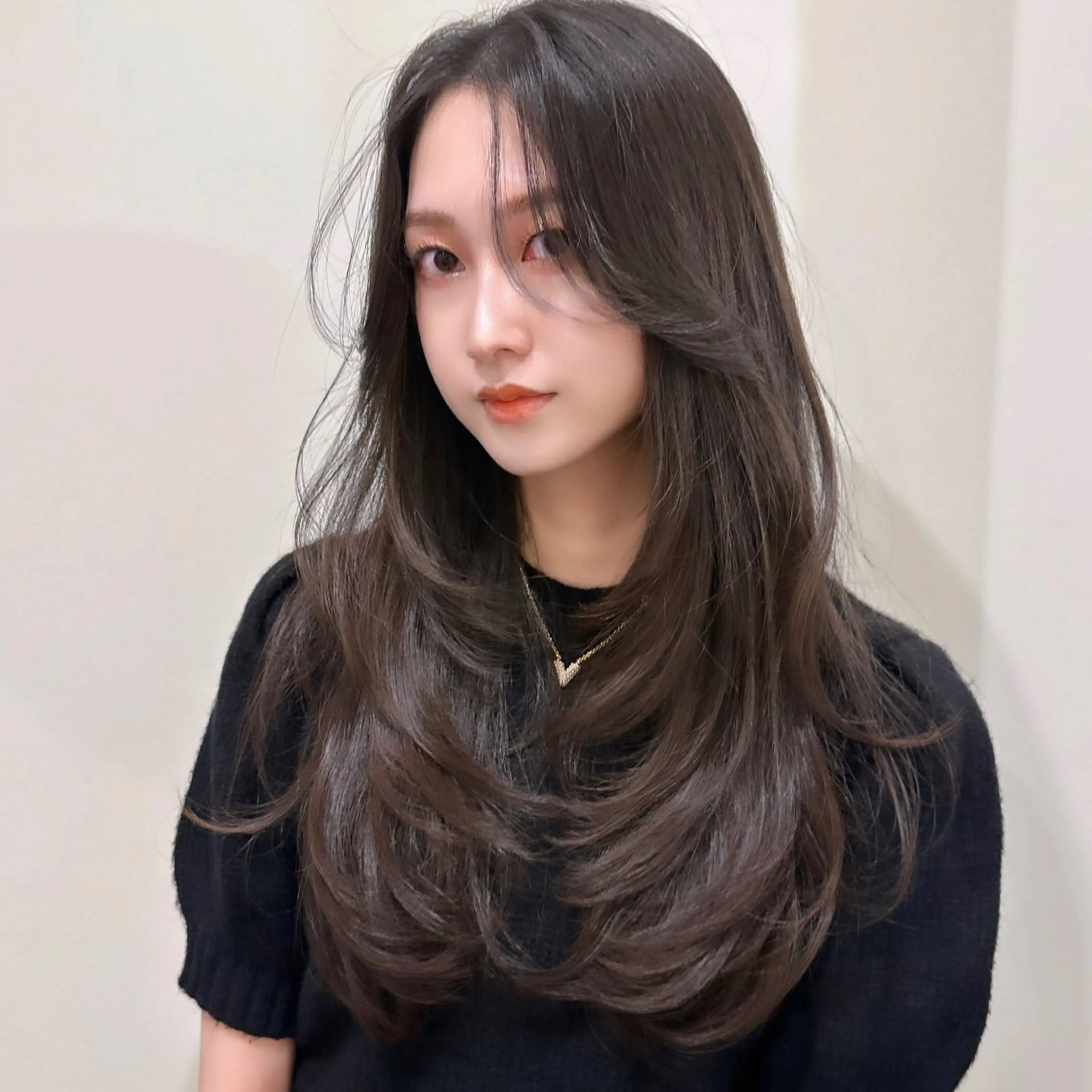 セミロング カット ヘアカラー トリートメント 🌹ハッシュカット、 レイヤー韓国ヘア🌹のヘアスタイル