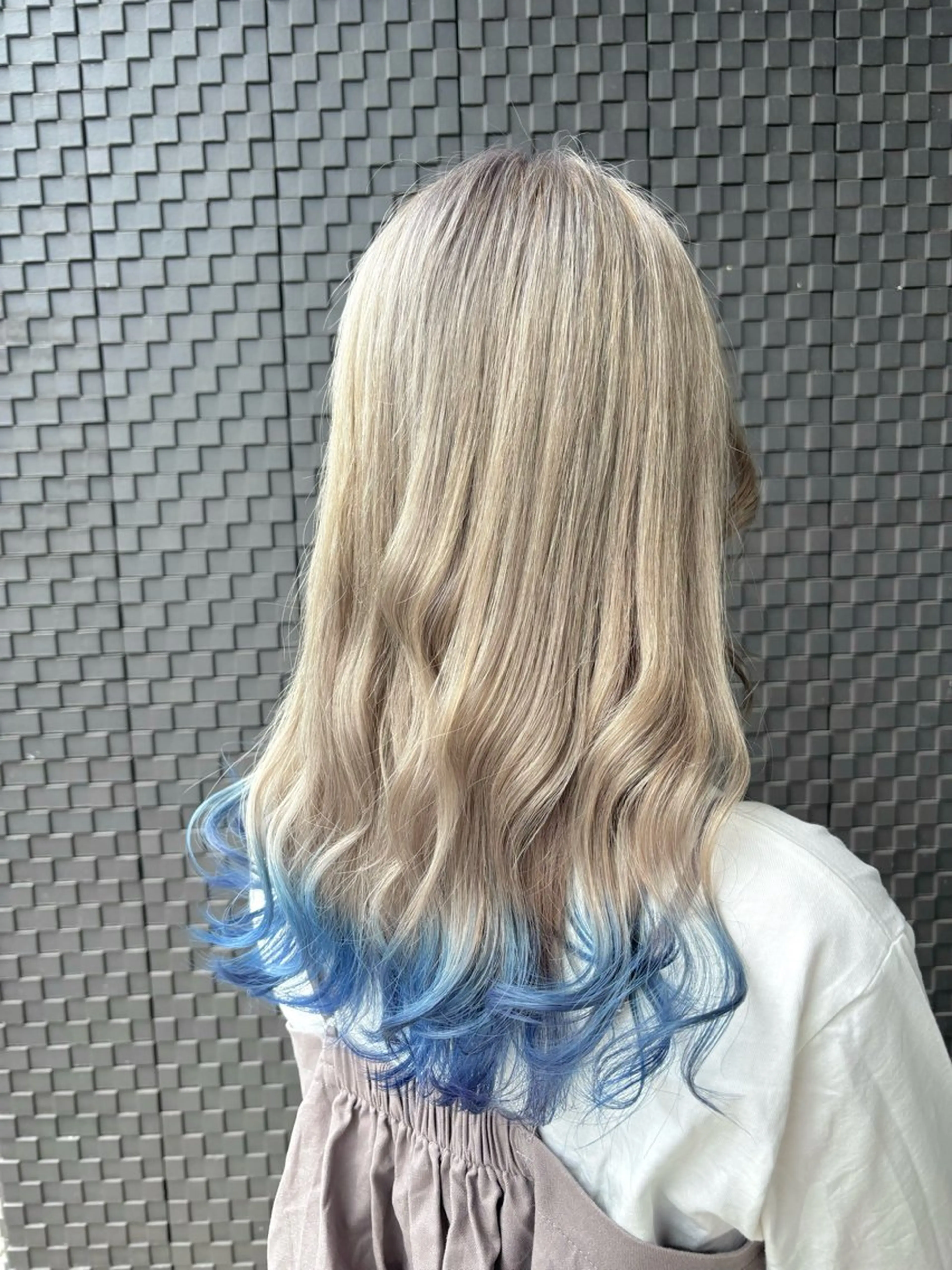 ロング カラー ヘアカラー トリートメント 栗林 茉那のヘアスタイル