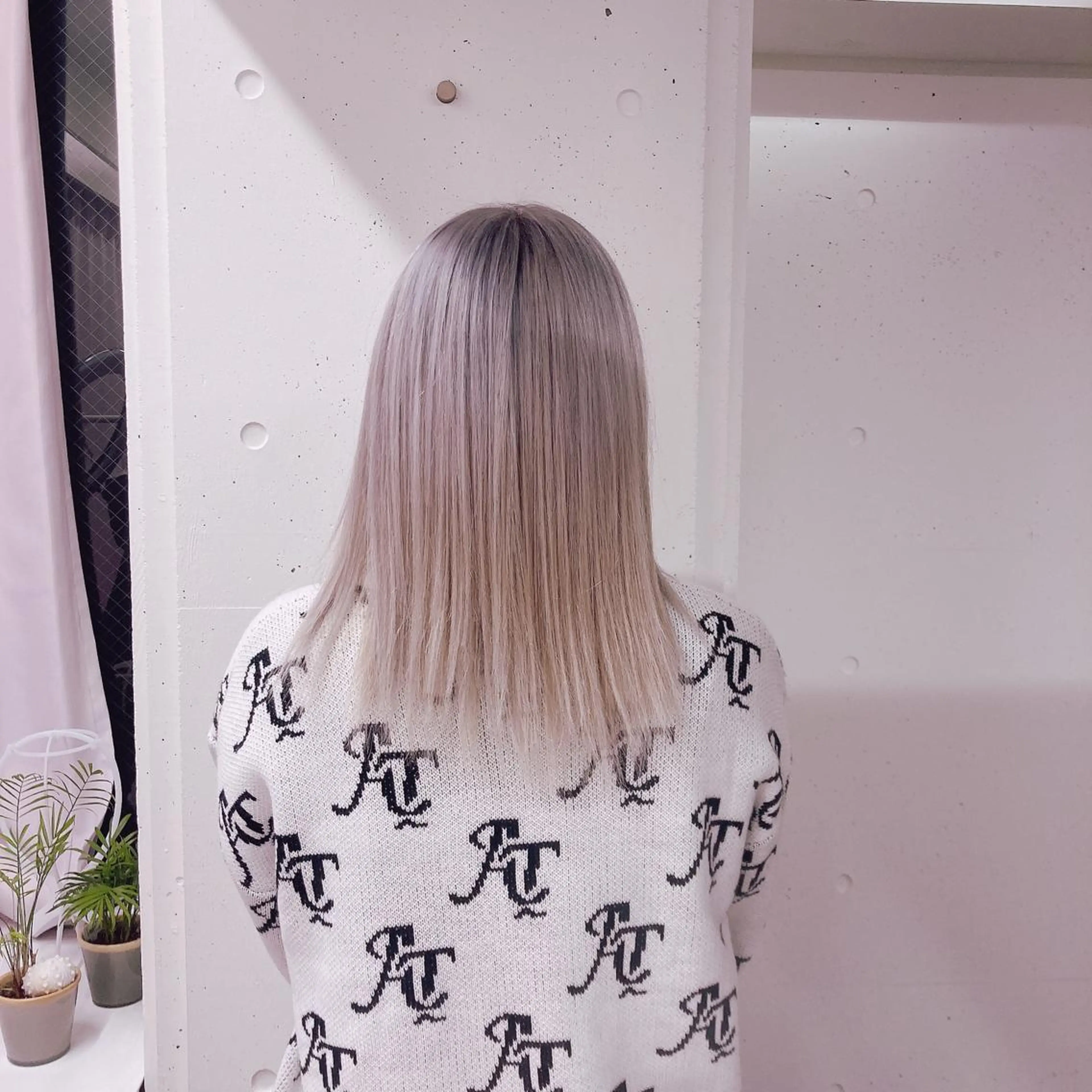 セミロング カラー ベージュカラー ホワイトベージュ カット ヘアカラー ミルミー美容室所属・🦄💒💓齎藤 七海子🦄💒💓のマツエク・マツパデザイン