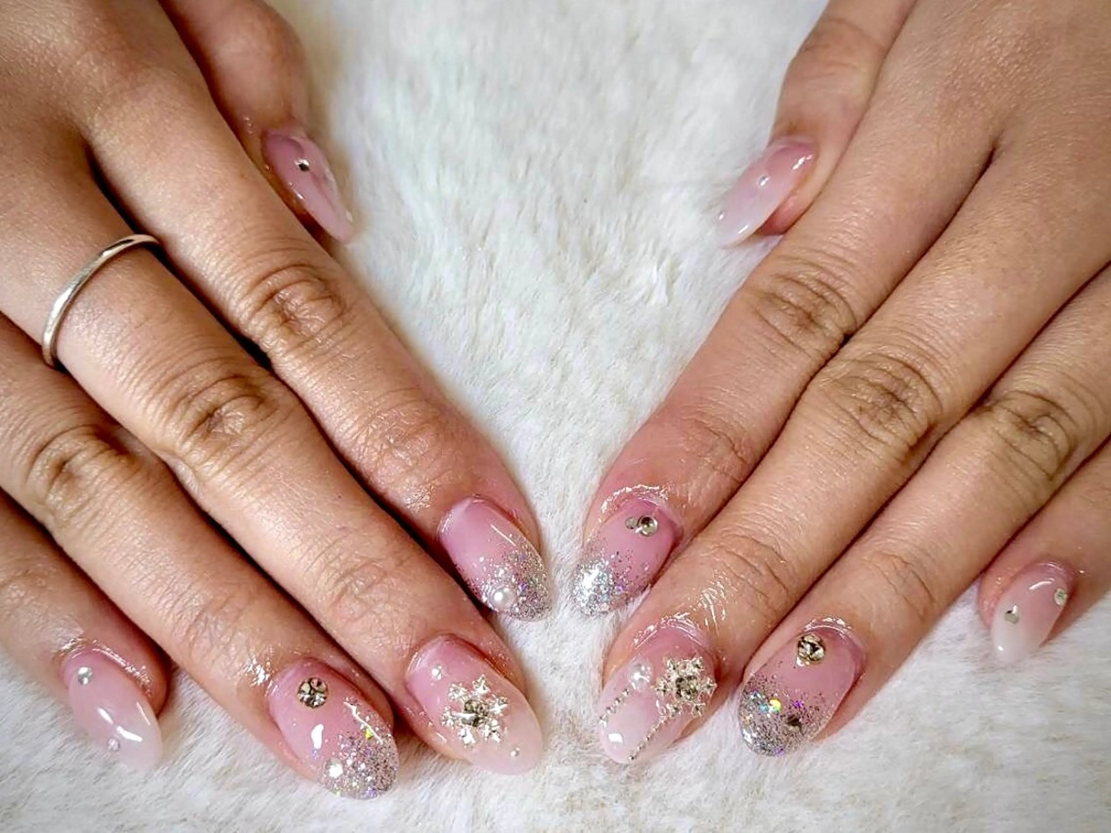 ネイル ストーンネイル ワンホンネイル ハンドネイル ハンドケア Epokku ネイルサロンのネイルデザイン