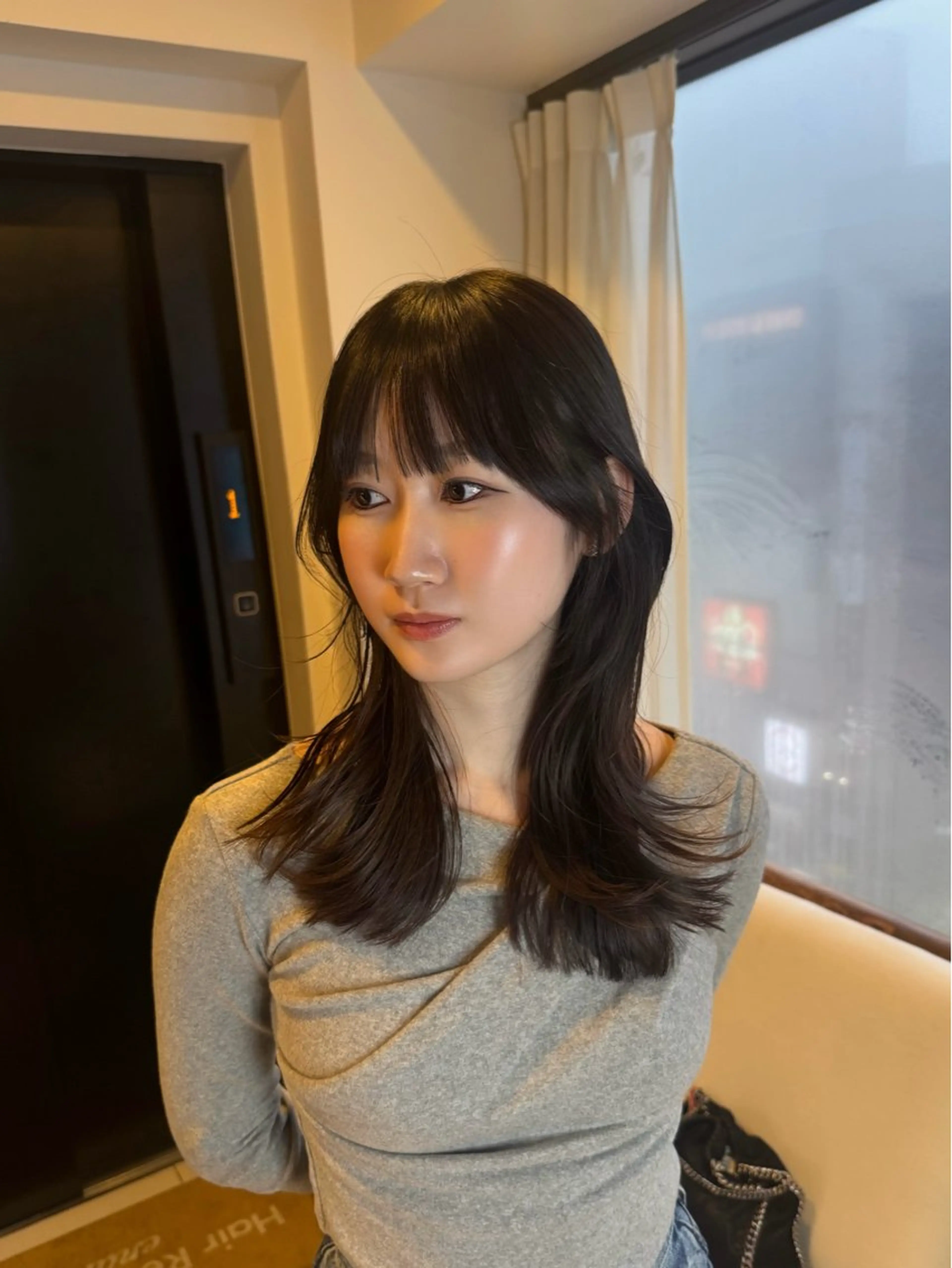 セミロング カラー アッシュ アッシュブラウン ブラウンカラー くびれヘア レイヤーカット カット Bonheur銀座 /前田 栞九郎のヘアスタイル