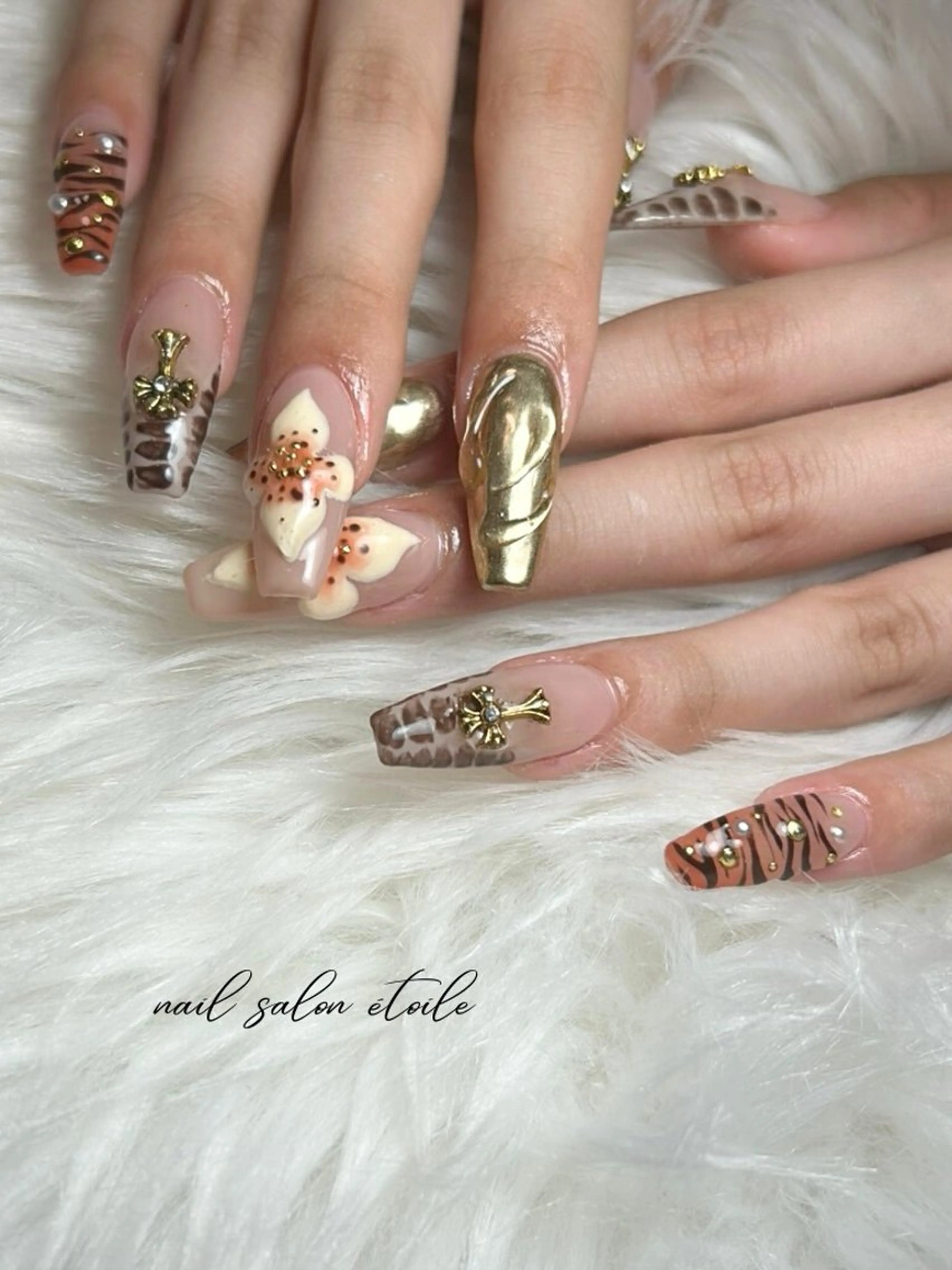 ネイル アニマル柄 ブラウン フラワーネイル ロングネイル 持ち込み ハンドネイル nail salon étoileのネイルデザイン