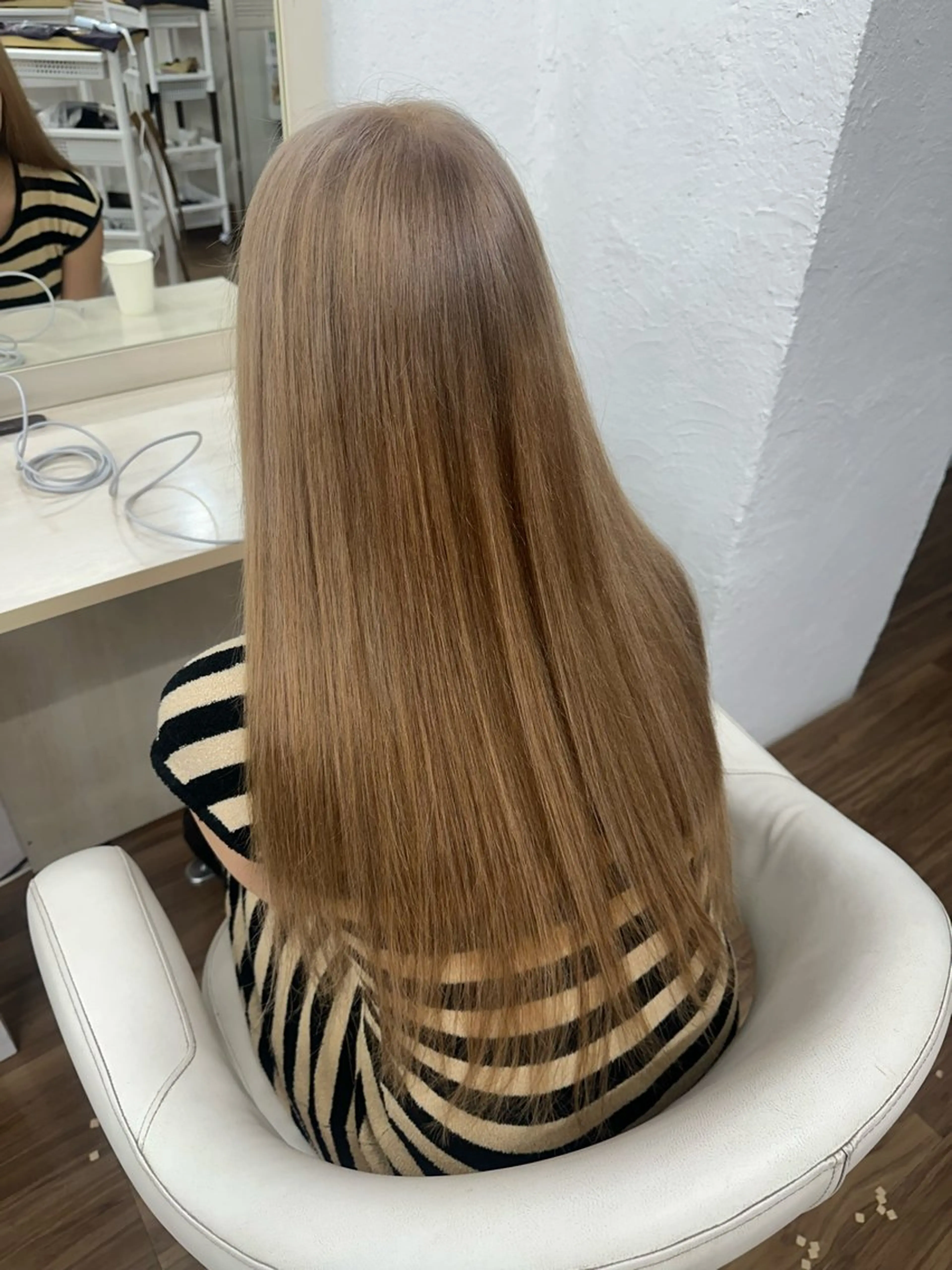 ロング カラー ベージュカラー ミルクティーベージュ ヘアカラー トリートメント GLOSS 心斎橋 山上のヘアスタイル