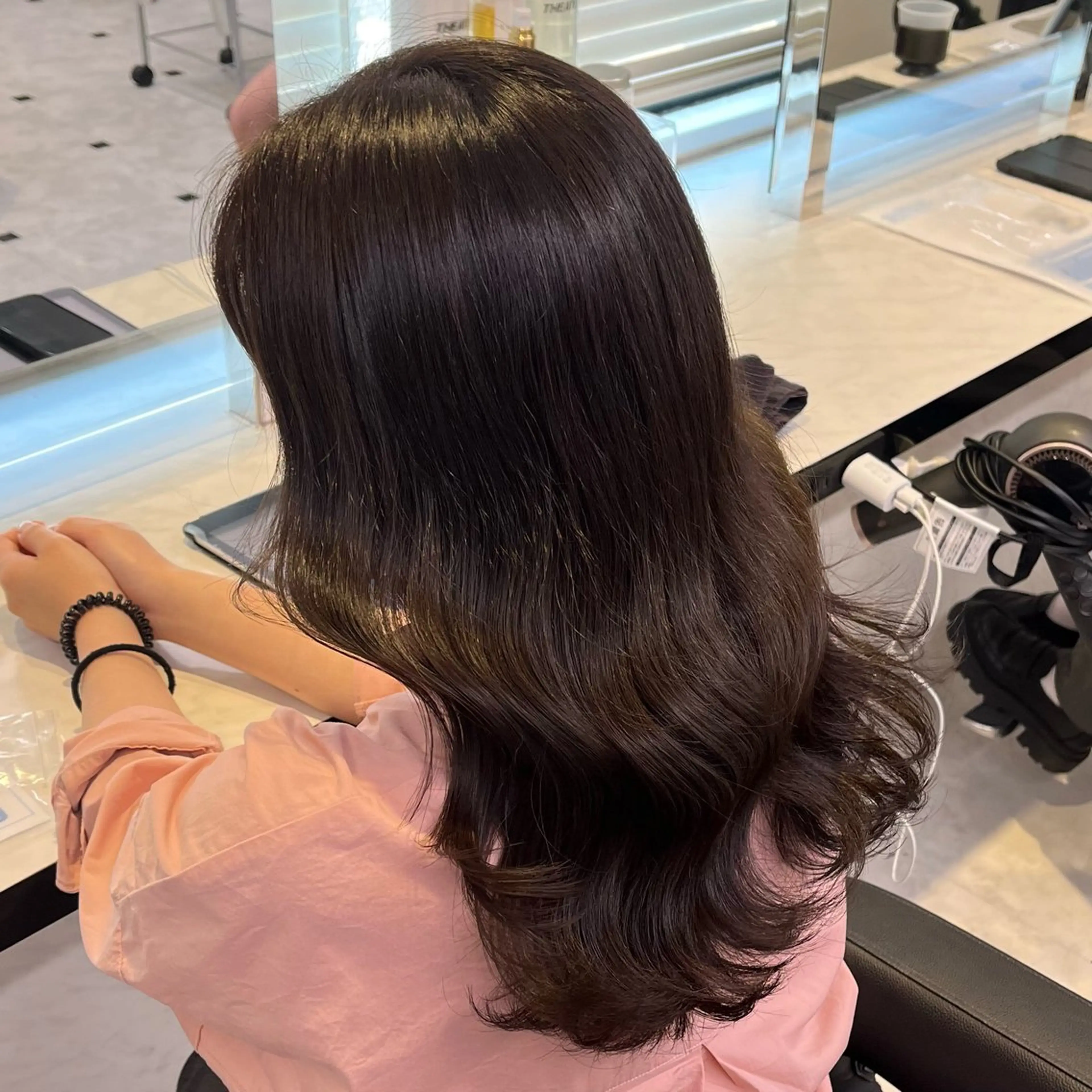 セミロング カラー ヘアアレンジ 🍒透明感カラー🌨 🥕ハイトーンカラーのヘアスタイル