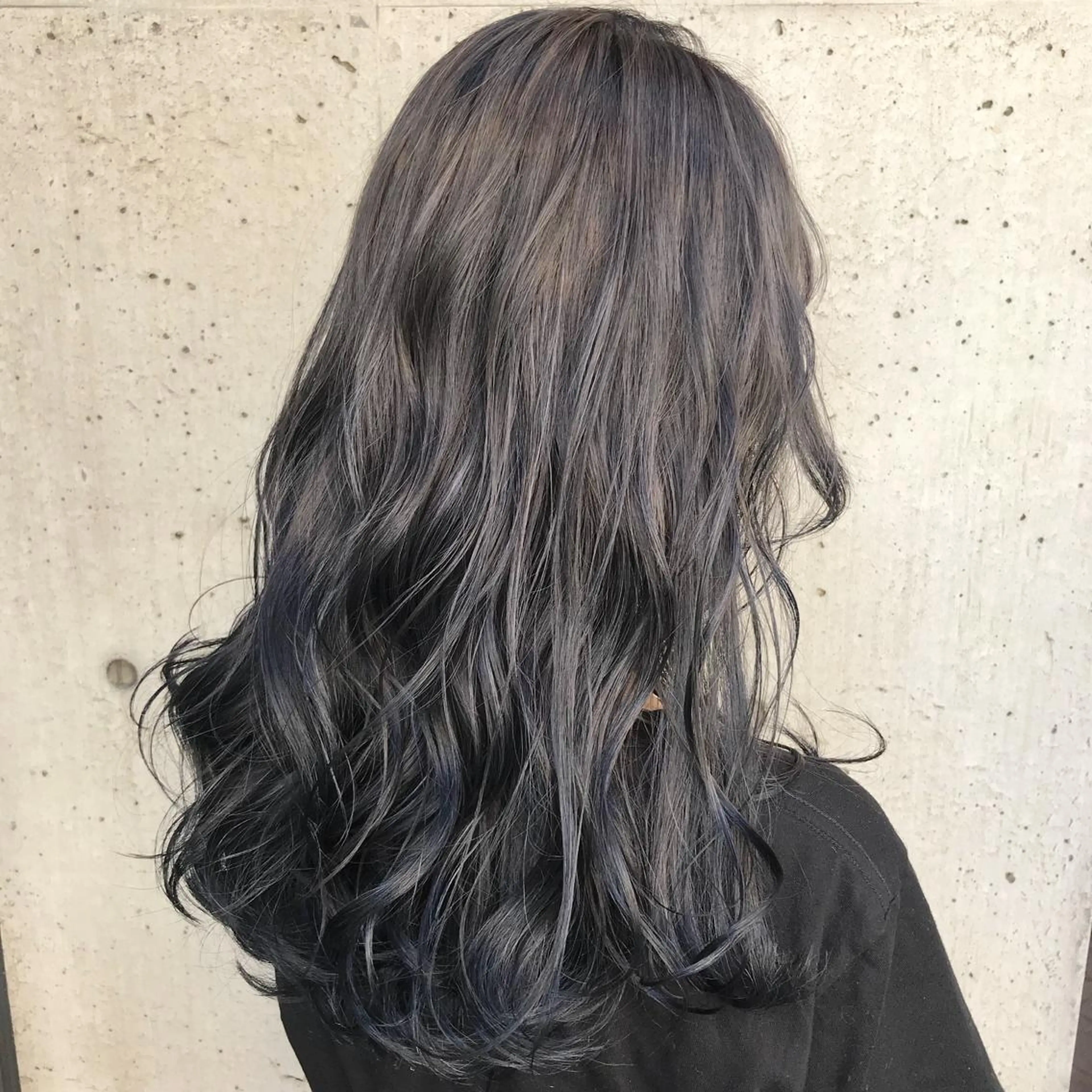 ロング カラー ヘアアレンジ アッシュ ベージュカラー ブリーチ グラデーションカラー グレージュ 韓国レイヤー/ミルク ティー🦋高橋　暖のヘアスタイル