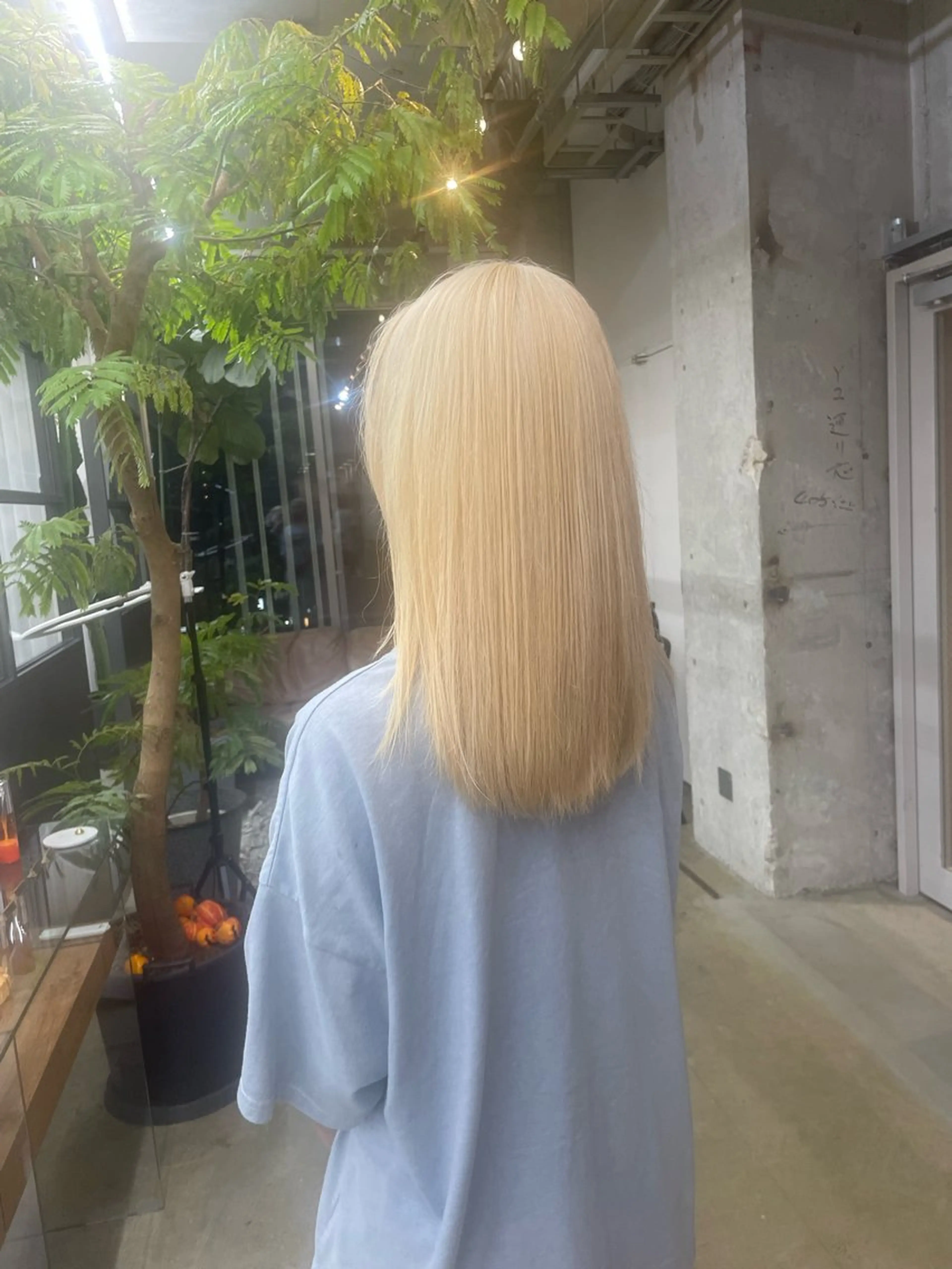 ロング カット ヘアカラー トリートメント 鈴木瑛里／ブロンド ベージュ／ピンクのヘアスタイル