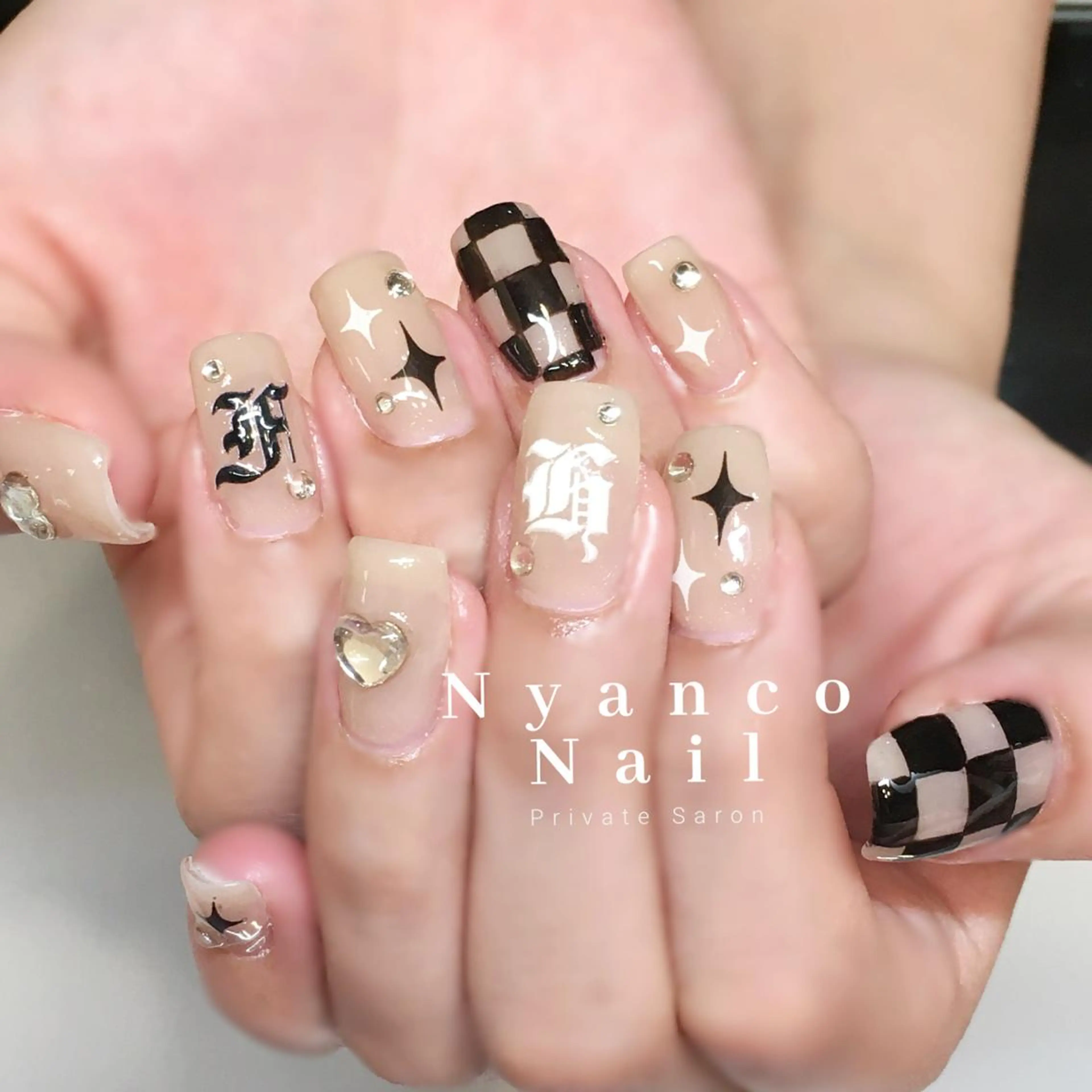 ネイル ジェルネイル キラキラネイル 韓国ネイル 春ネイル ワンホンネイル Nyanco Nailのネイルデザイン
