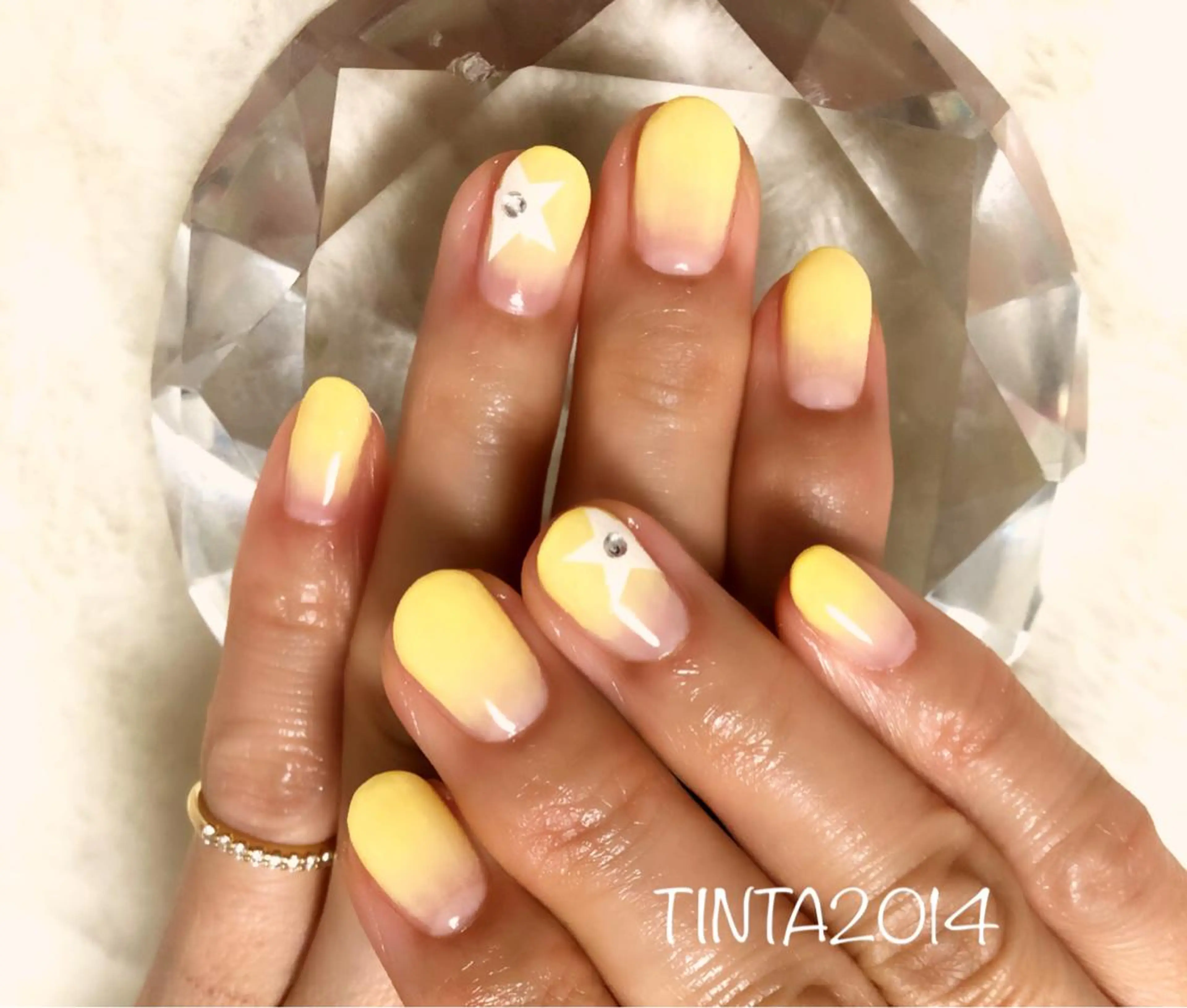 ネイル グラデーション 黄色 ネイルサロン ティンタ所属・馬場 典子のネイルデザイン