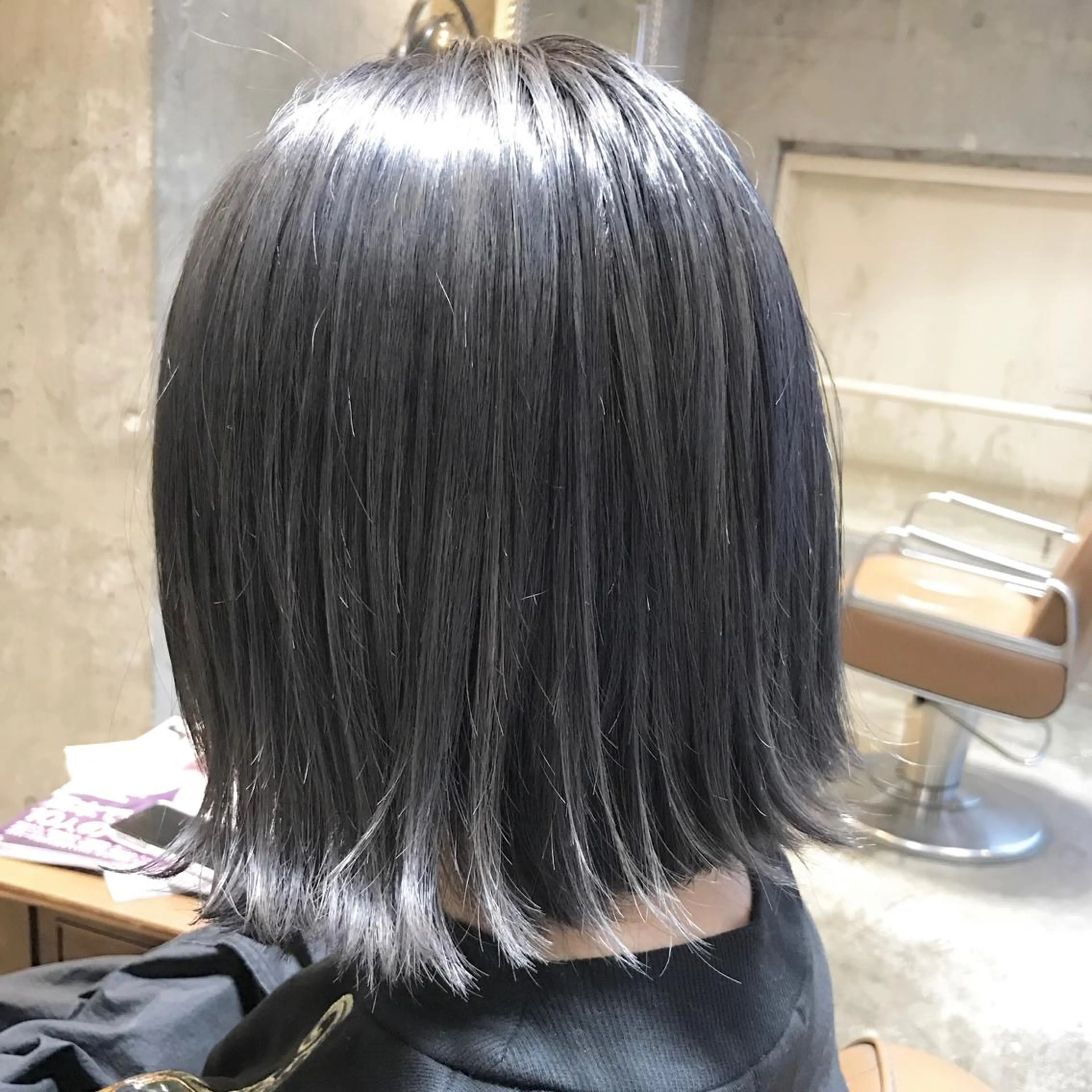 ショート カラー ブリーチ ブルーカラー ブルーグレー 高比良 剛のヘアスタイル