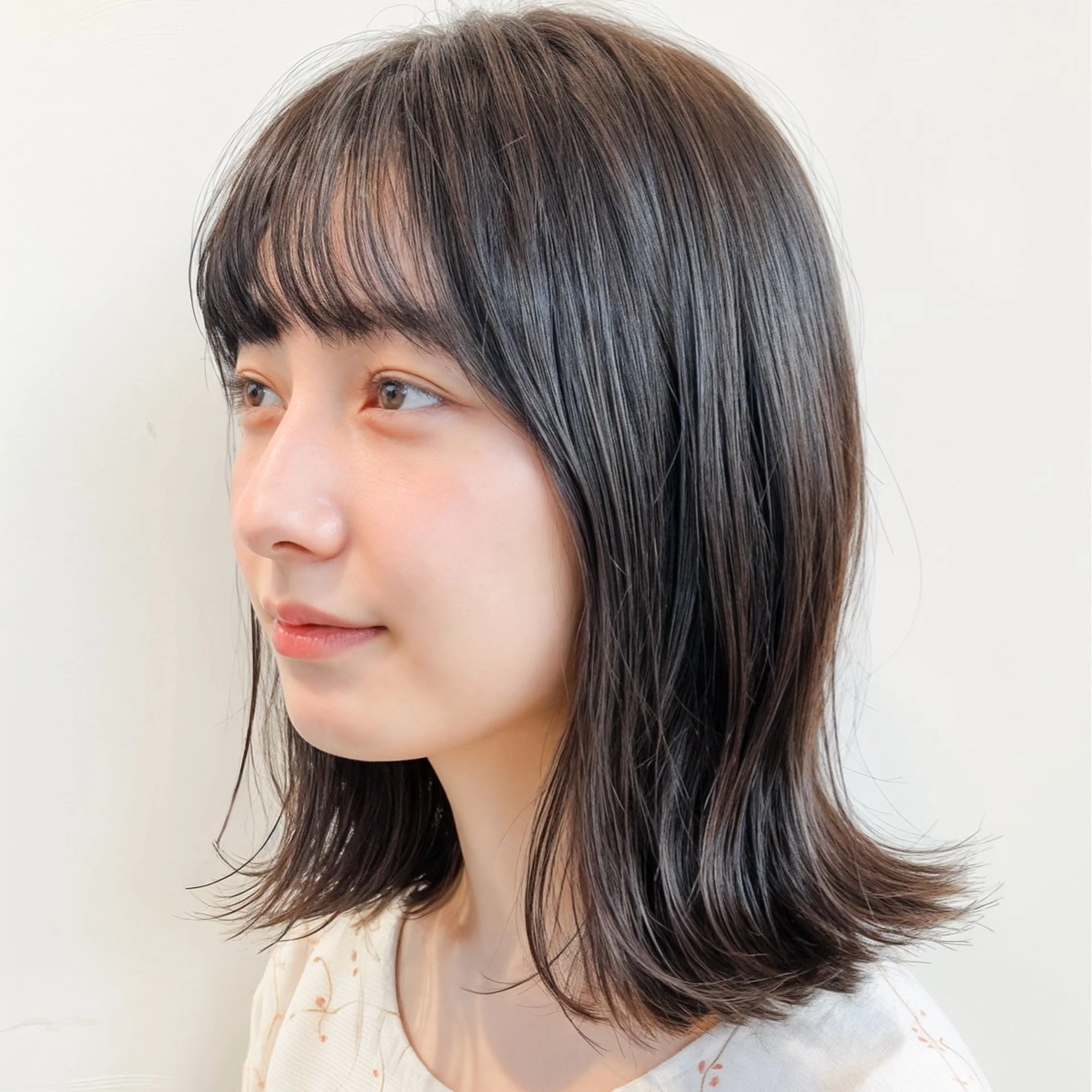 ミディアム ボブ 外ハネヘア ヘアカラー トリートメント リベイル けんたのヘアスタイル