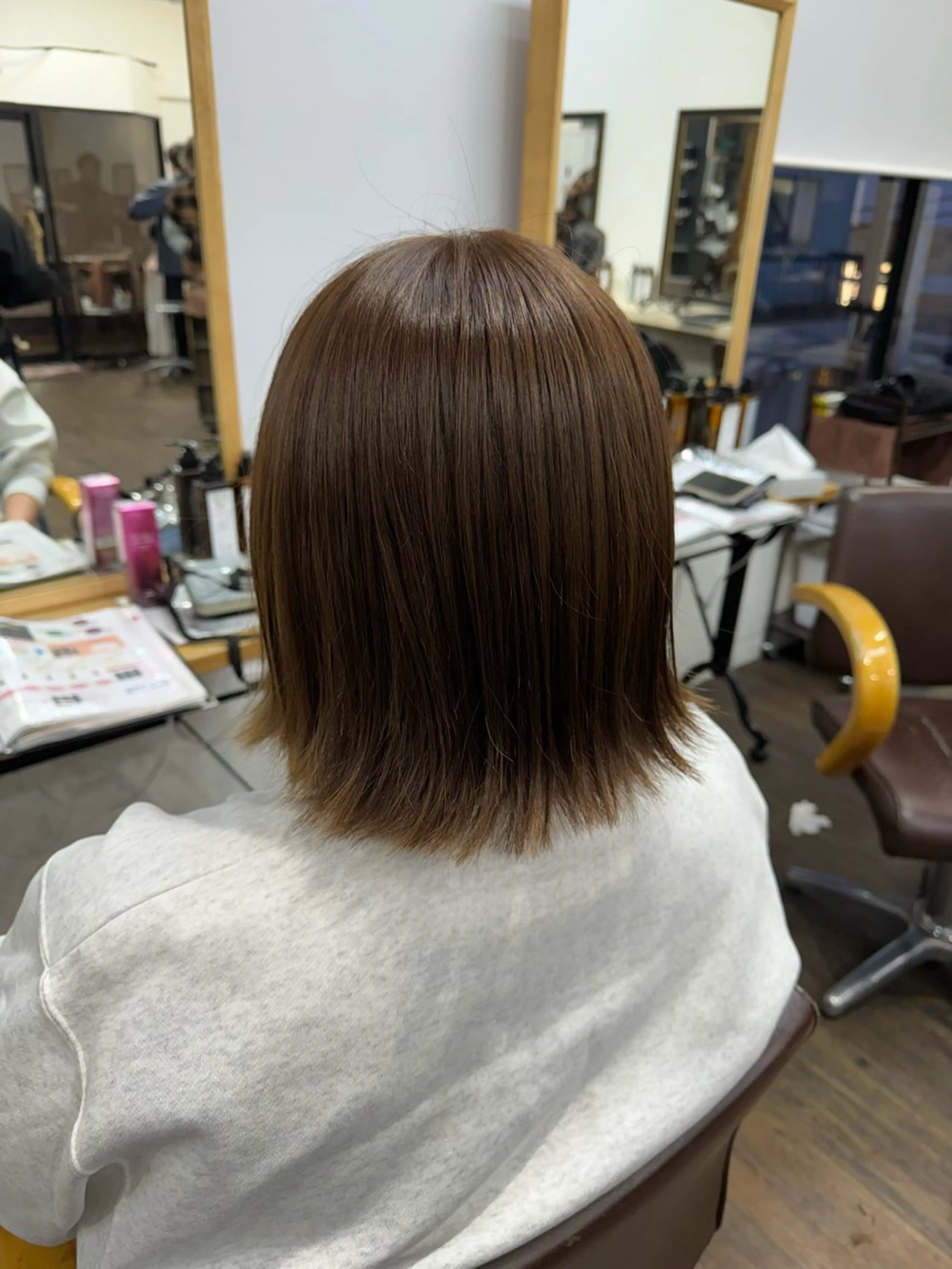 ミディアム カット ヘアカラー トリートメント 田子🦋ハイトーン 🫐耳つぼジュエリーのヘアスタイル