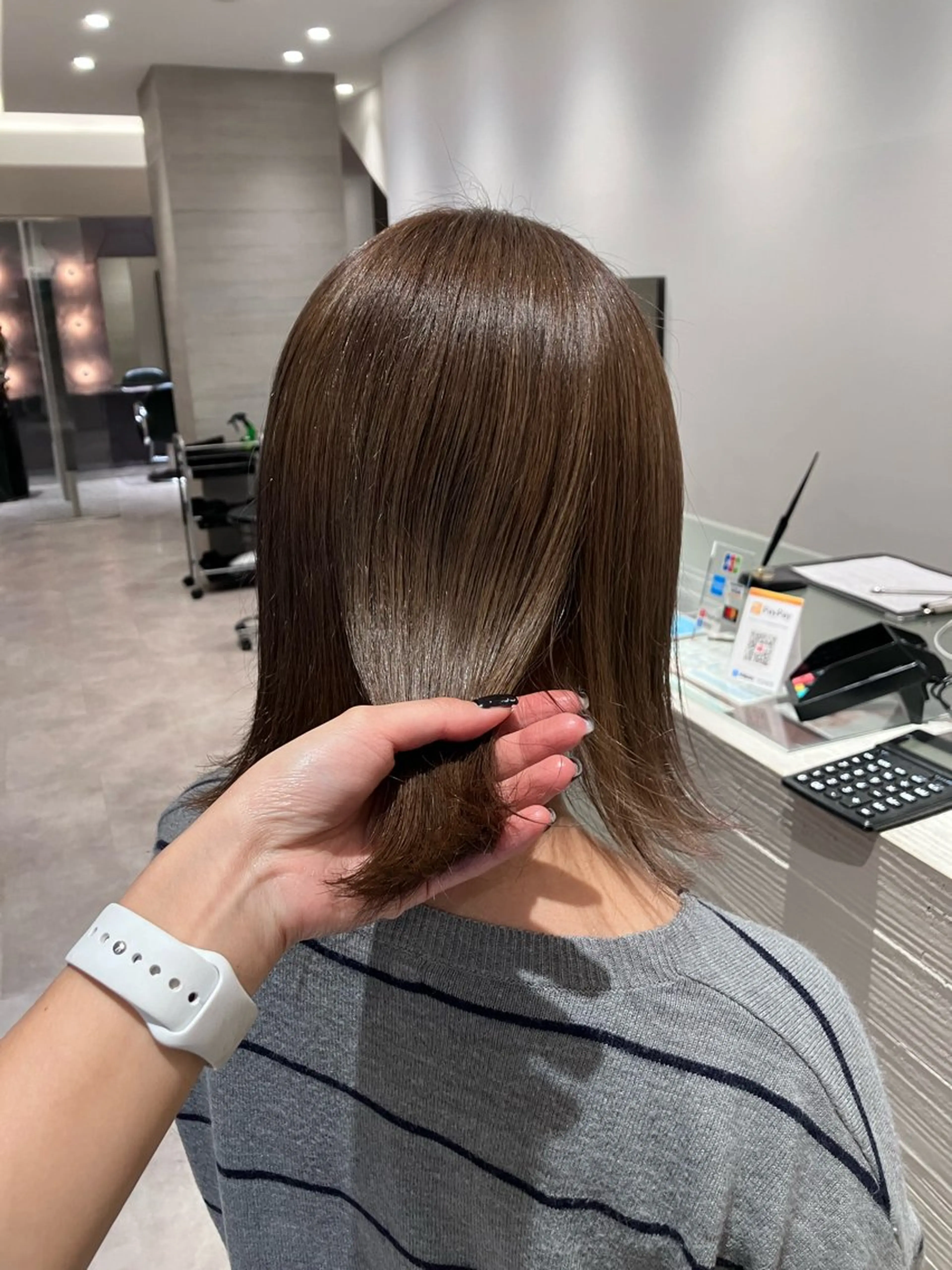ミディアム カラー ベージュカラー トリートメント サキ🤍ハイトーン 🩰くびれ巻きヘアのヘアスタイル
