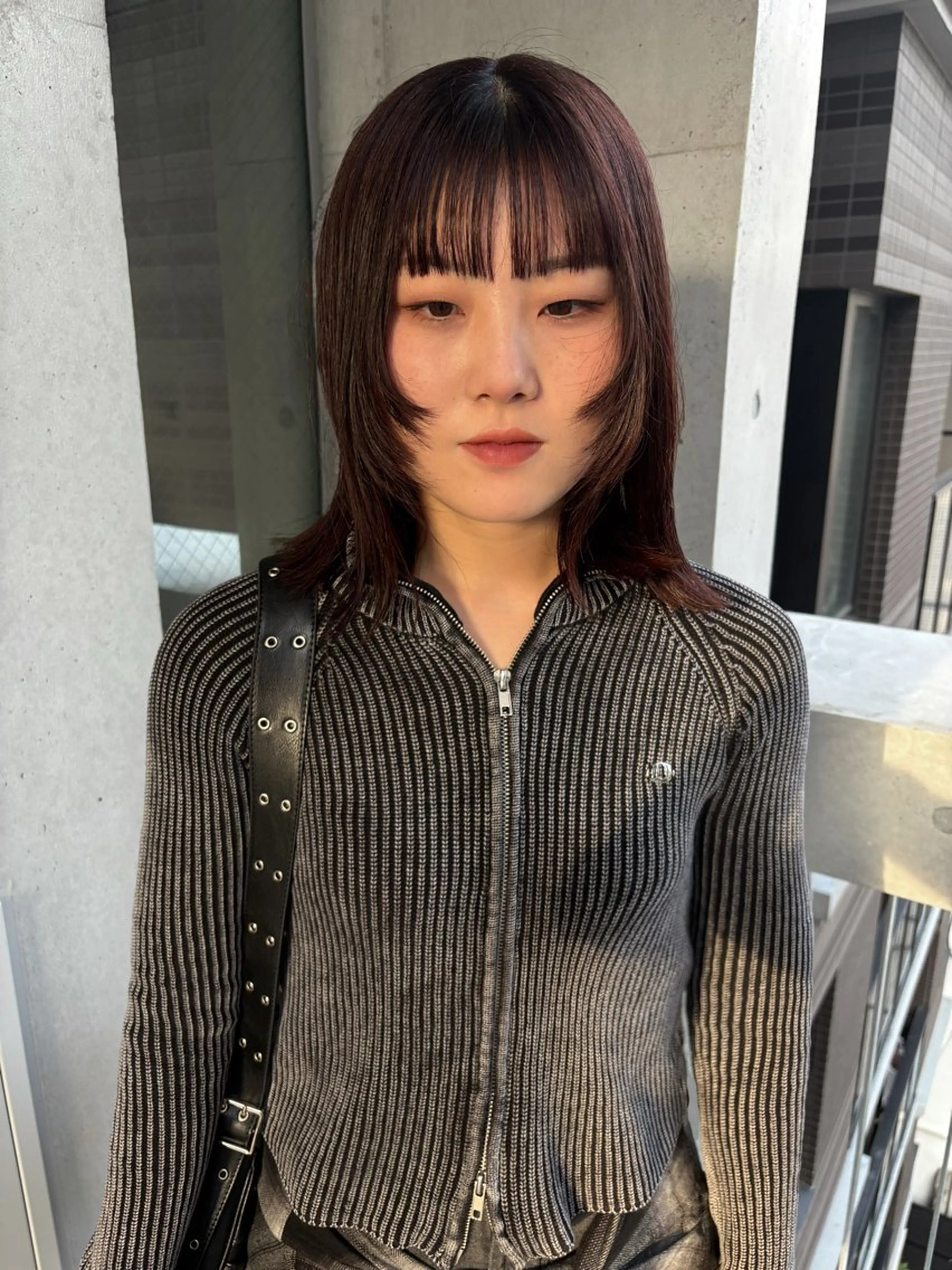 セミロング カット ヘアカラー sliver renのヘアスタイル