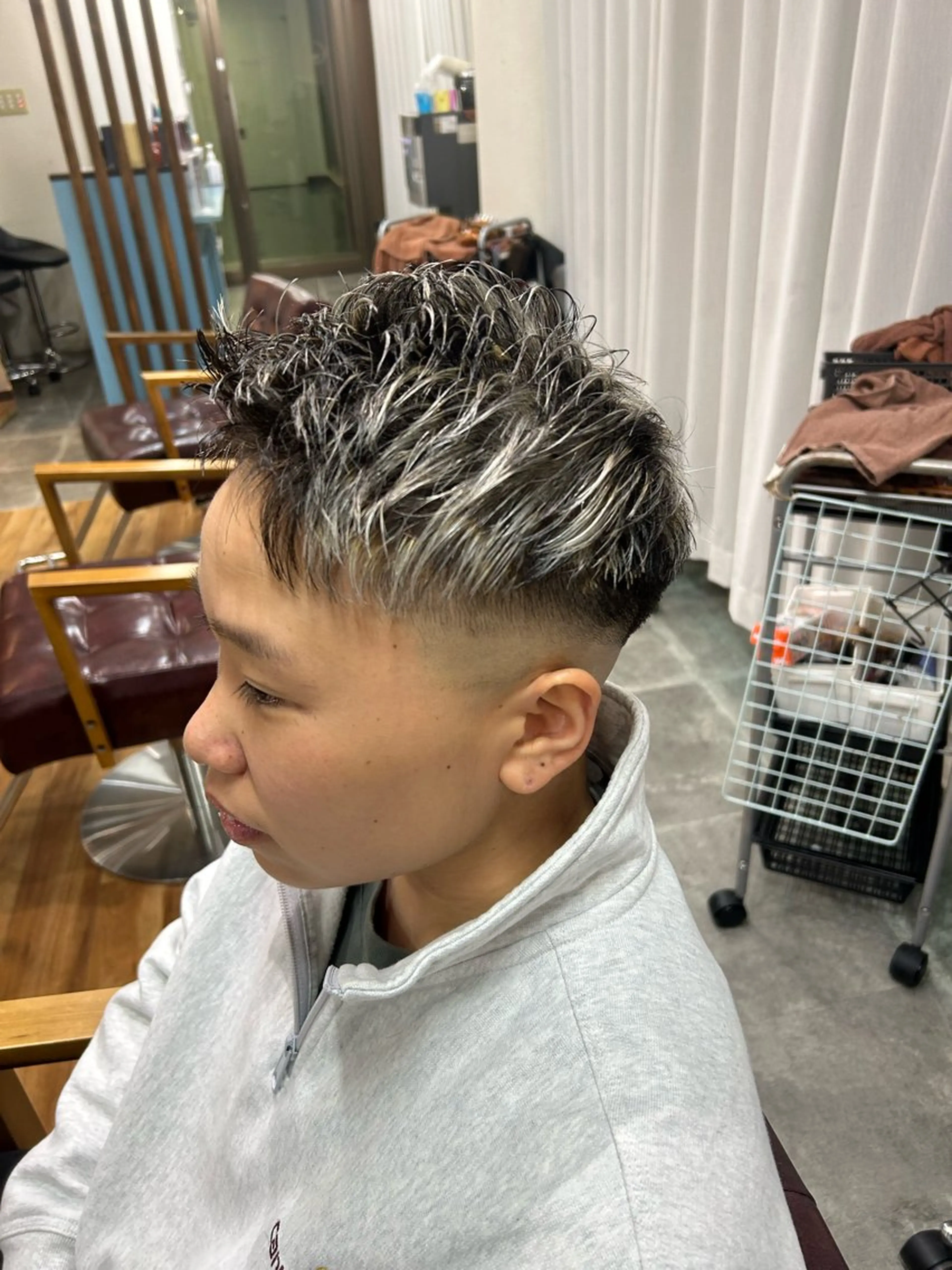 ショート カラー メンズ メンズブリーチ メンズハイライト メンズインナーカラー メンズパーマ ブリーチ カット ヘアカラー トリートメント CECIL hair なんば店所属・メンズパーマ 艶髪☆店長☆有馬のヘアスタイル