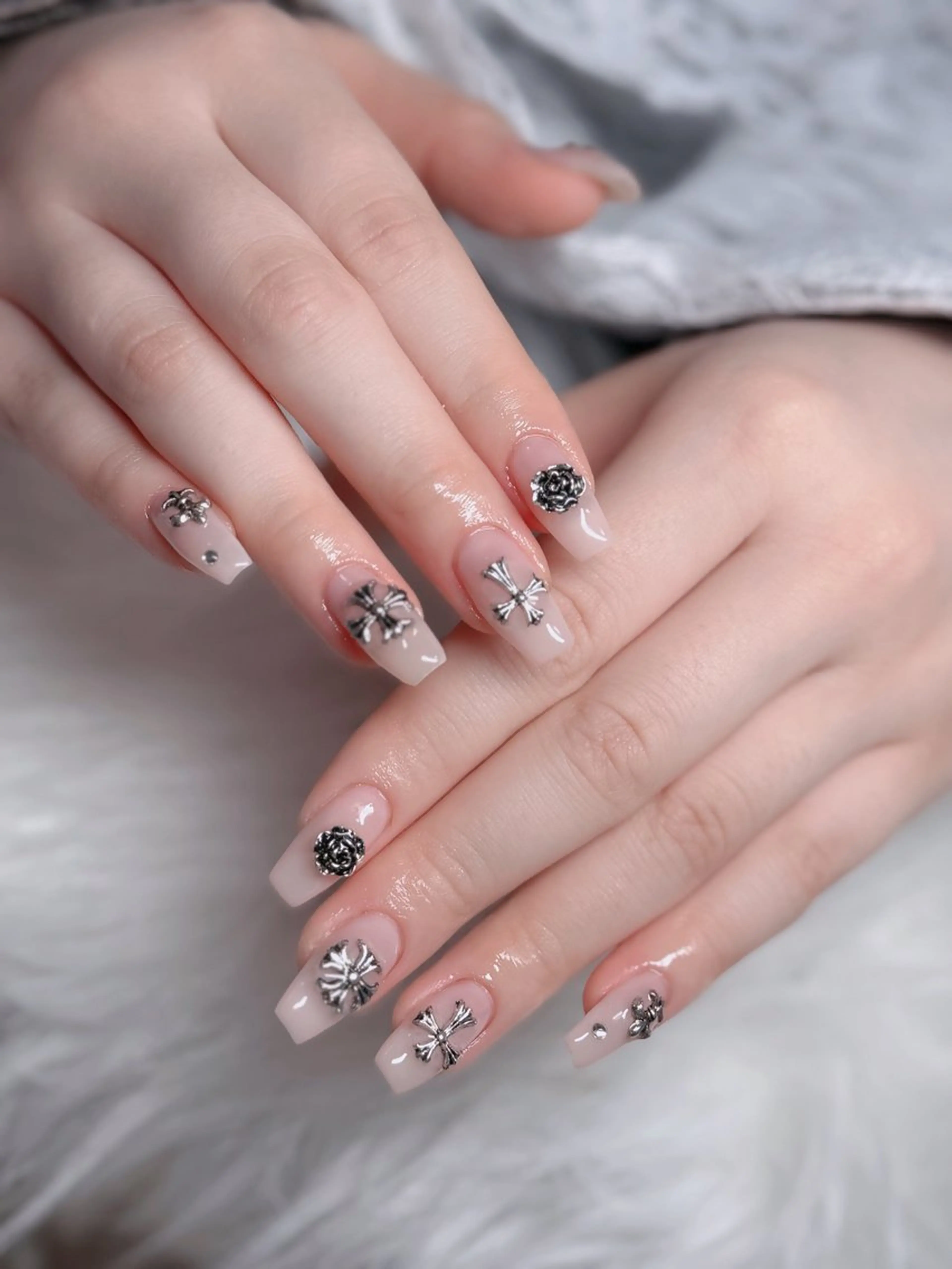 ネイル オーロラネイル フレンチネイル ジェルネイル ハロウィン キラキラネイル ハンドネイル H.baby Nail Salon所属・H.baby Nail Salonのネイルデザイン