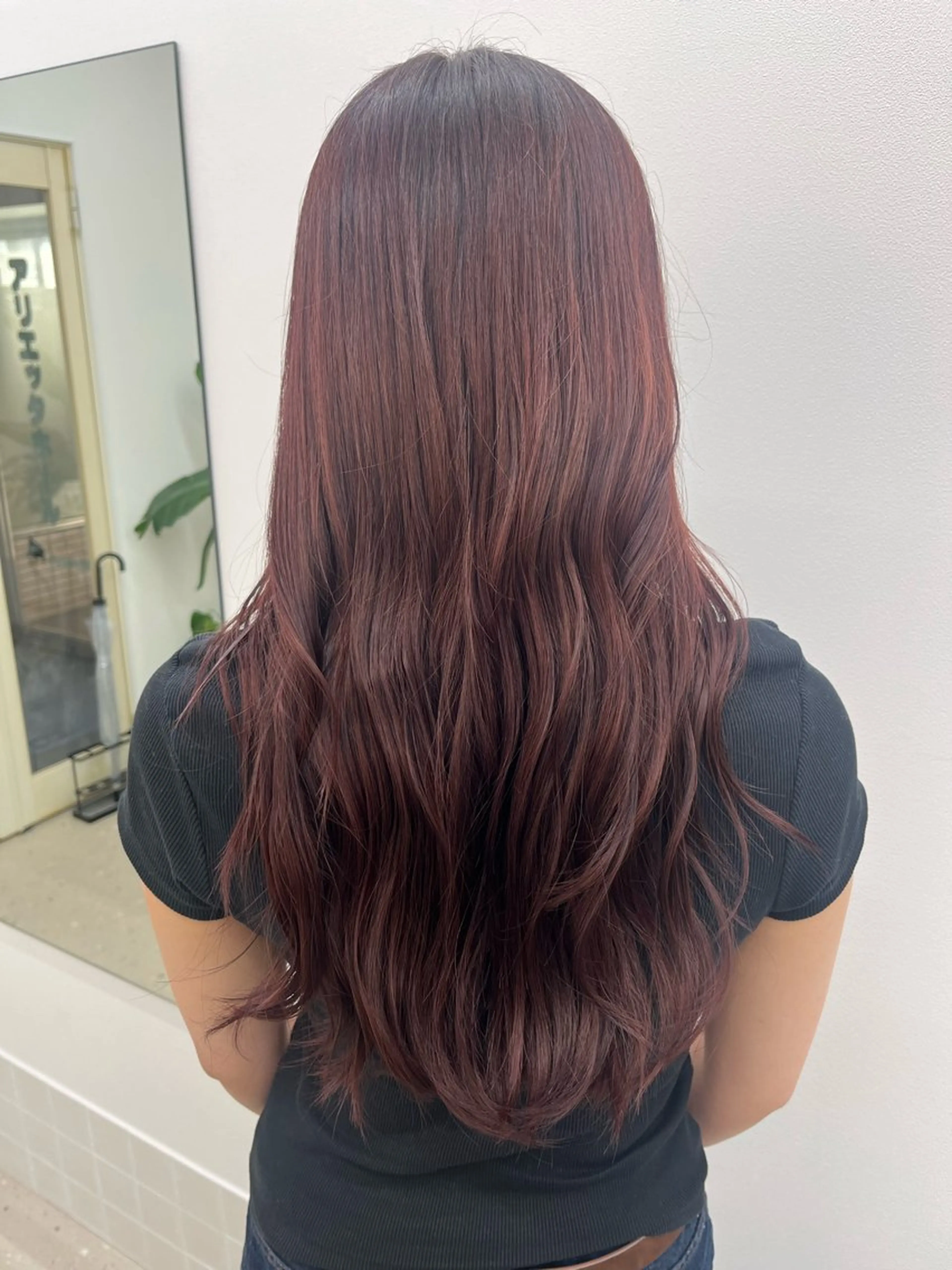 カラー レッドカラー ヘアカラー 小出 琴未のヘアスタイル