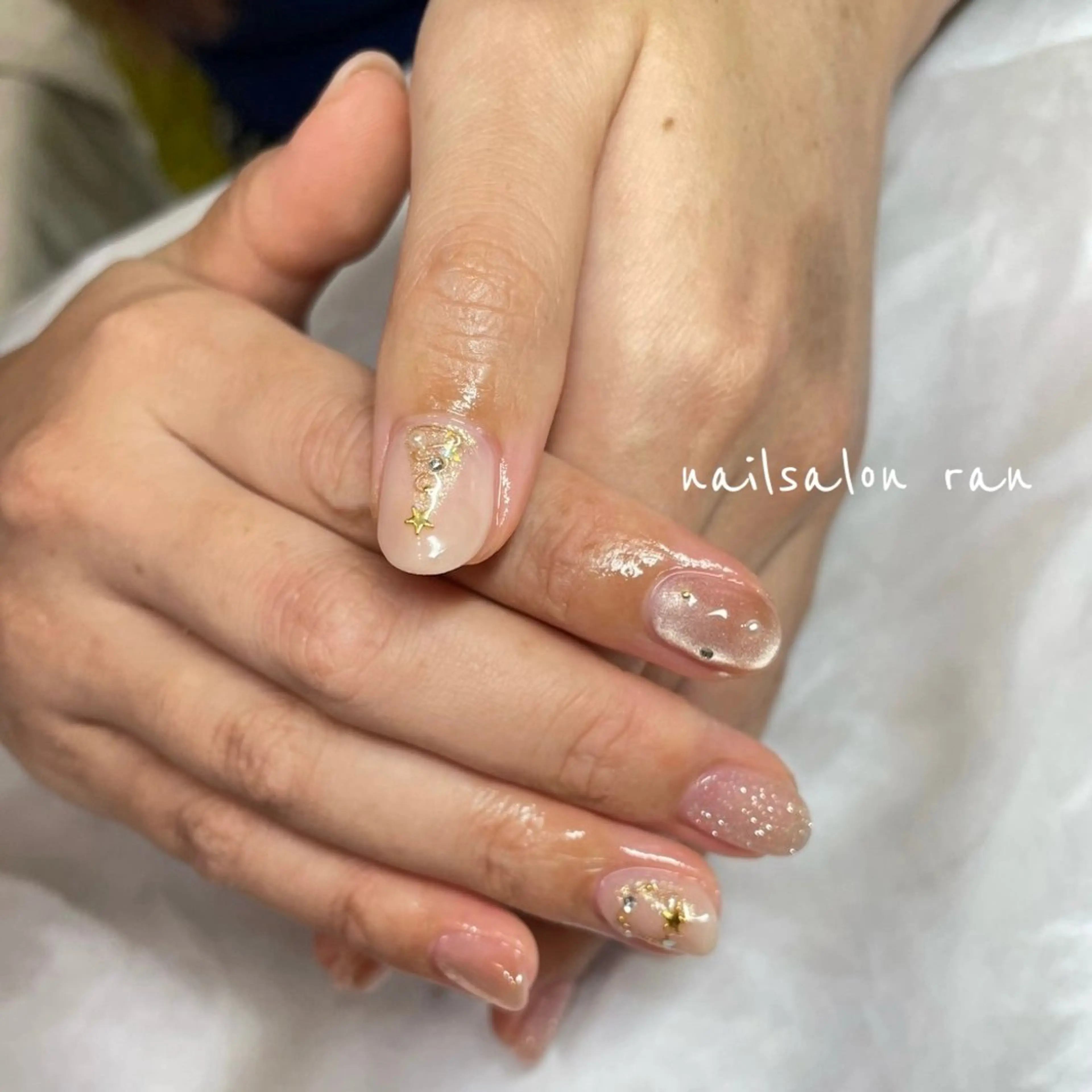 ネイル キラキラネイル マグネットネイル 冬ネイル クリスマス ハンドネイル ハンドケア nailsalon ranのネイルデザイン