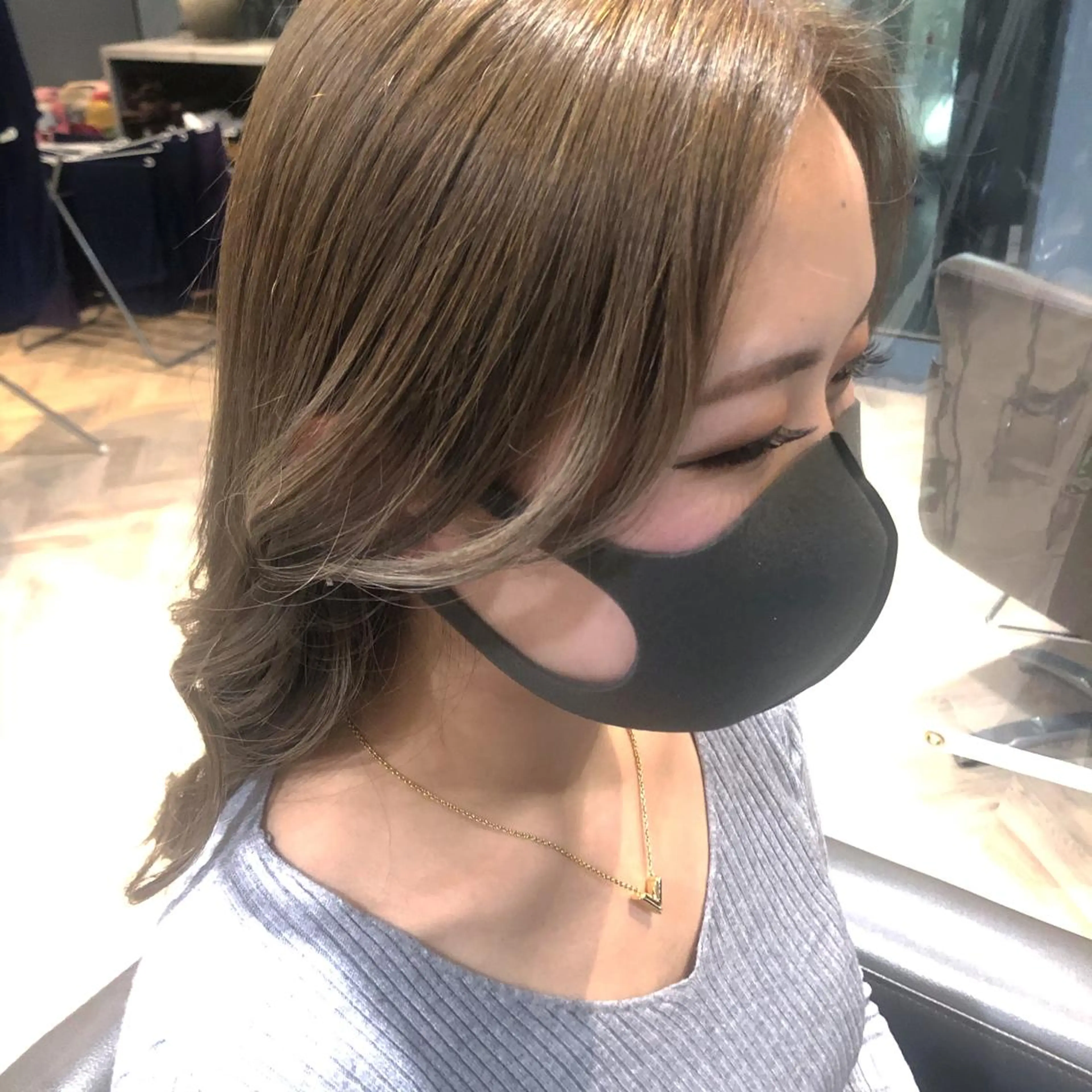 ロング カラー 吉田 美優のヘアスタイル