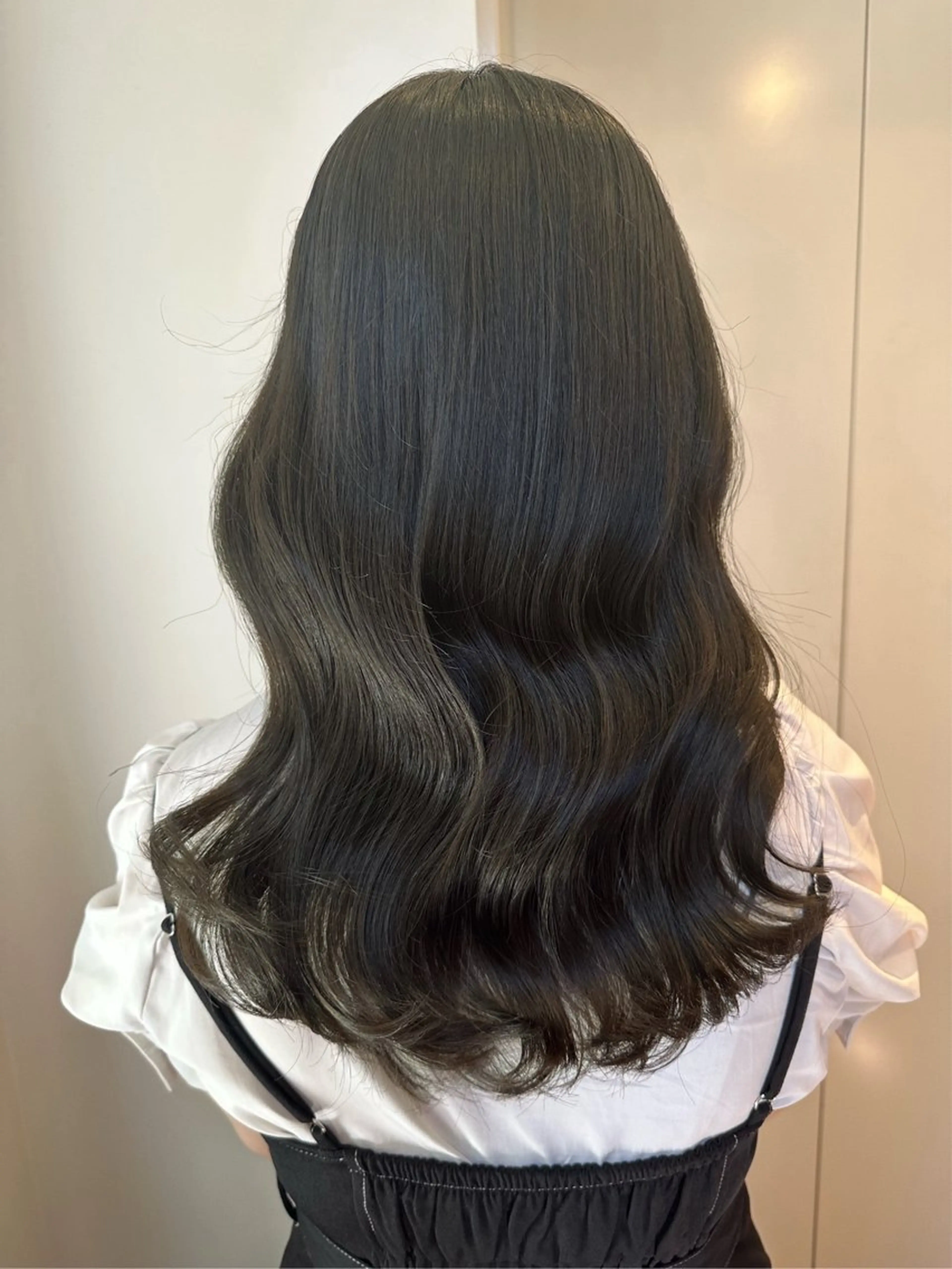 ロング カラー 安丸 結夏のヘアスタイル