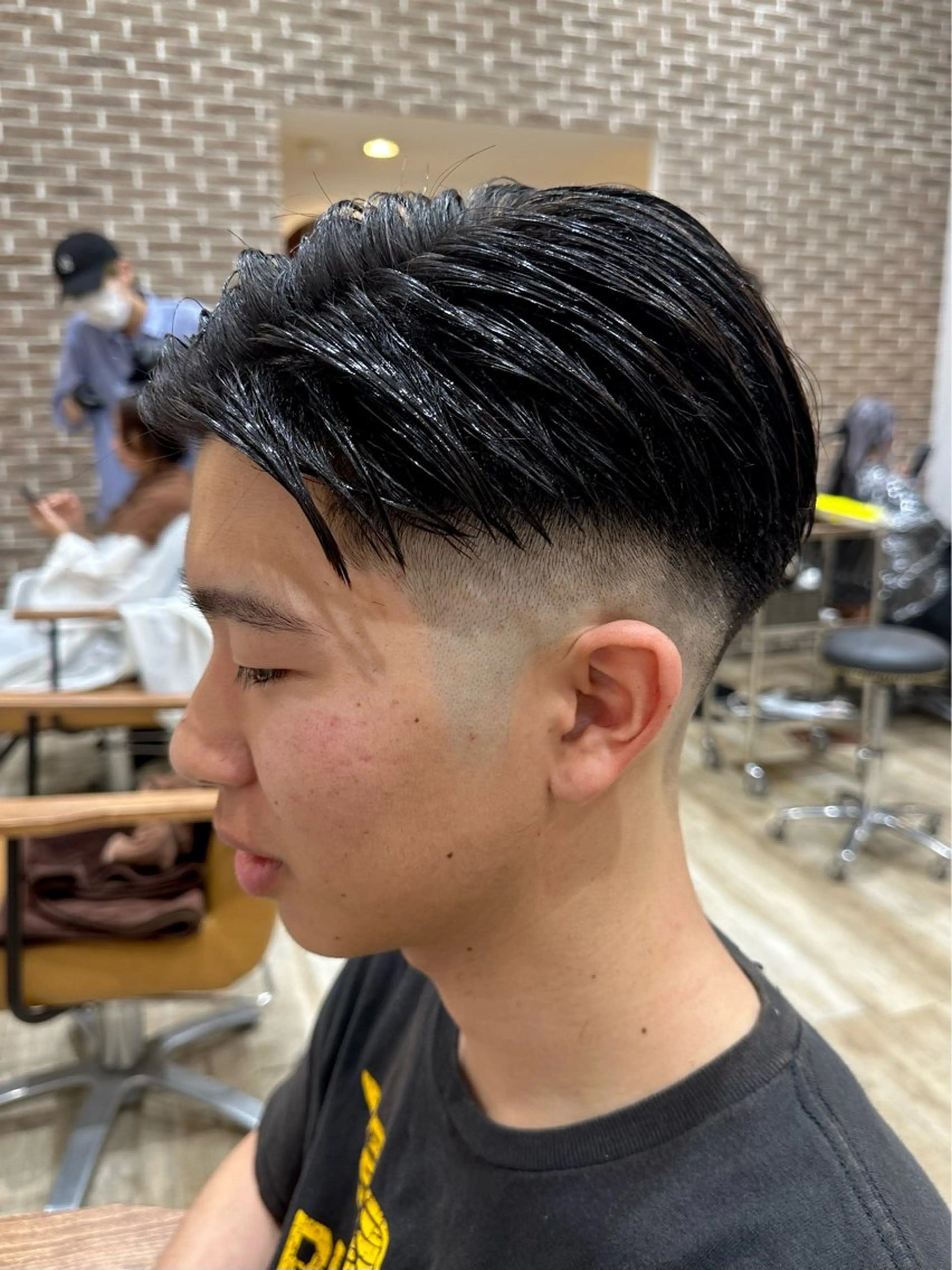 ショート メンズ フェードカット 七三 スキンフェード peakshair所属・北堀江メンズパーマ 特化◎下村悠人のヘアスタイル