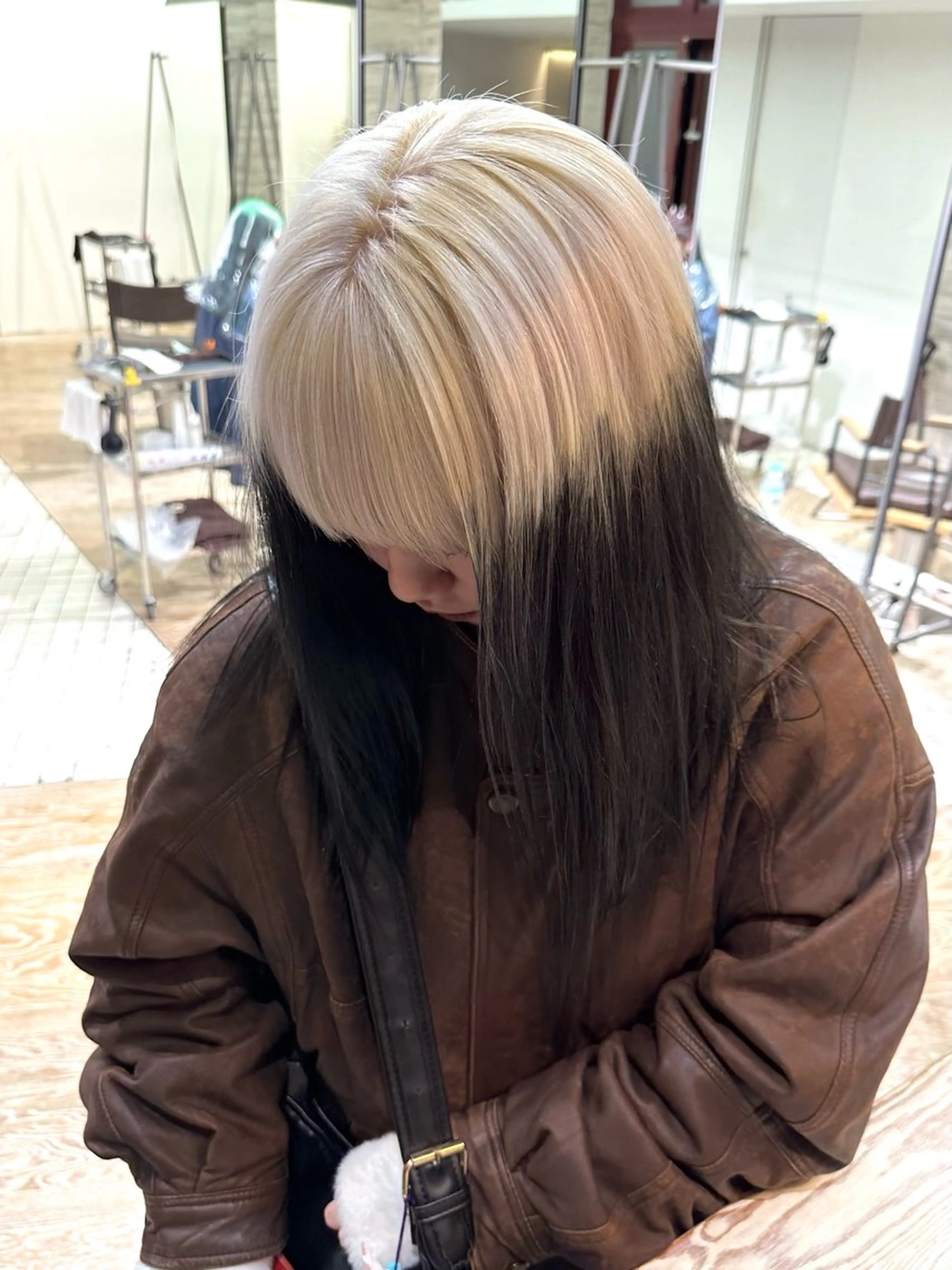 セミロング カラー 抜きっぱなしブロンド ササキカズマのヘアスタイル