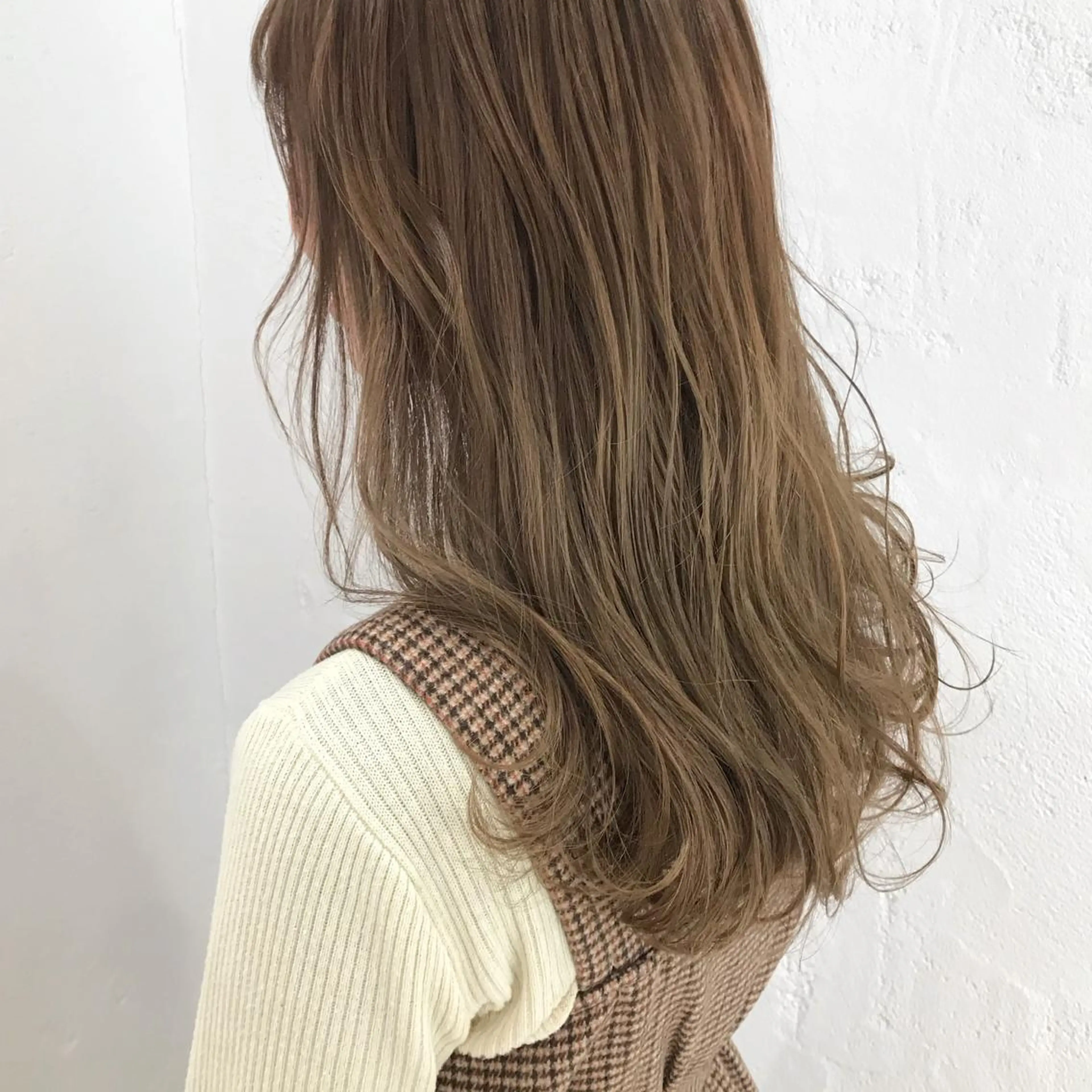ロング カラー ベージュカラー ブリーチ ミルクティーベージュ ベージュ/オリーブ ボブ/小笠原汐海のヘアスタイル