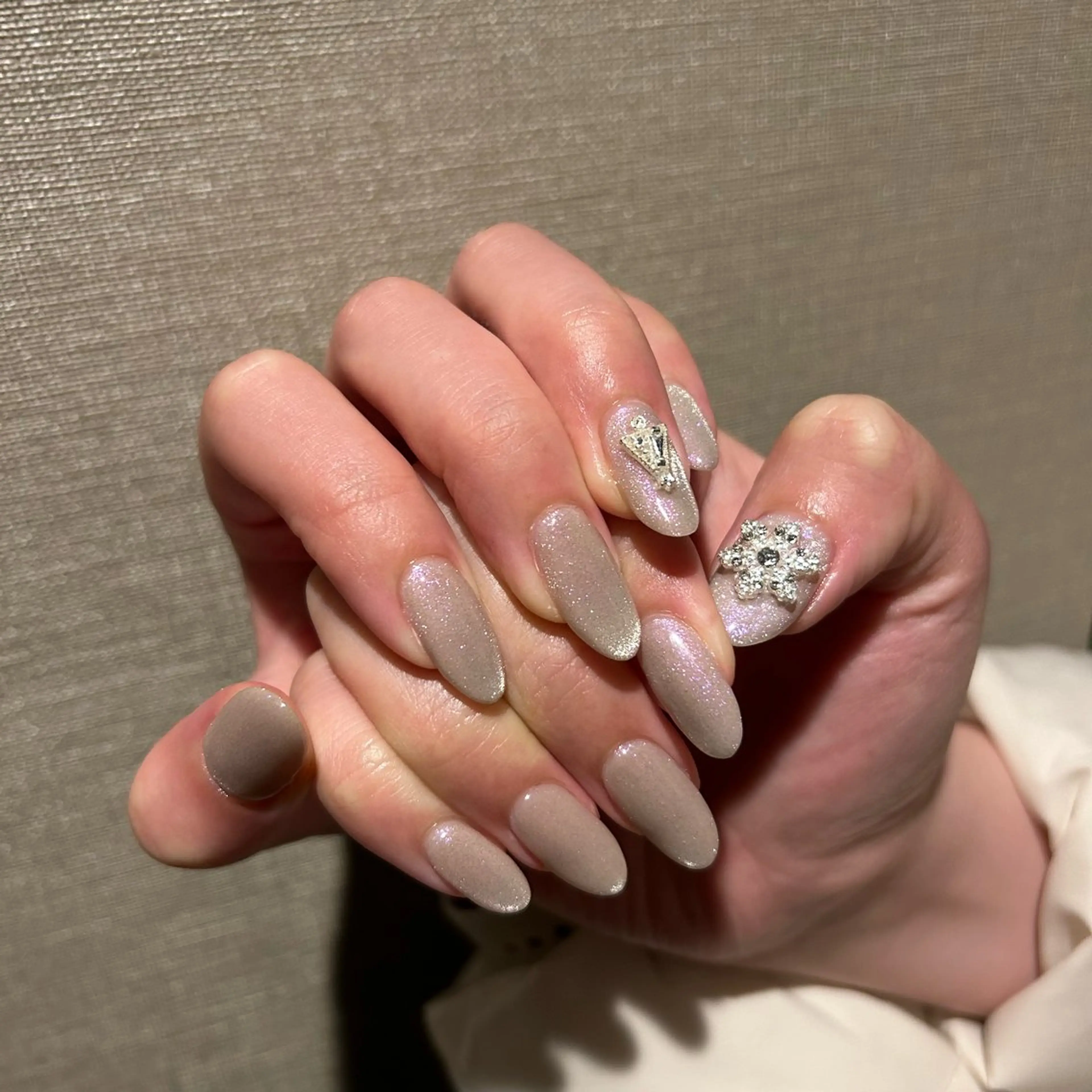 ネイル キラキラネイル 冬ネイル クリスマス ハンドネイル ere beauty yukiのネイルデザイン