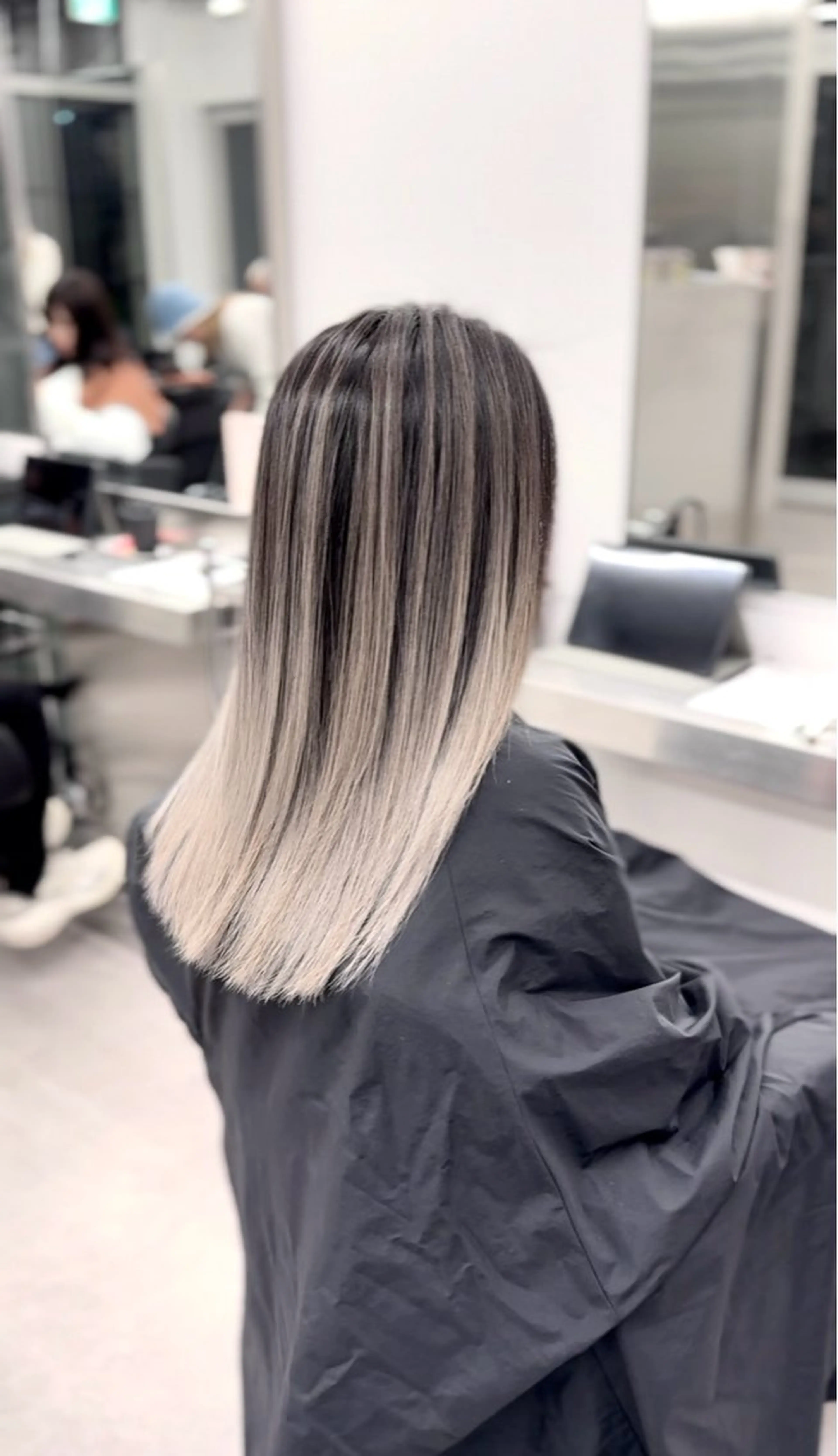 セミロング カラー 美髪改善・ 透明感カラー茉央のヘアスタイル