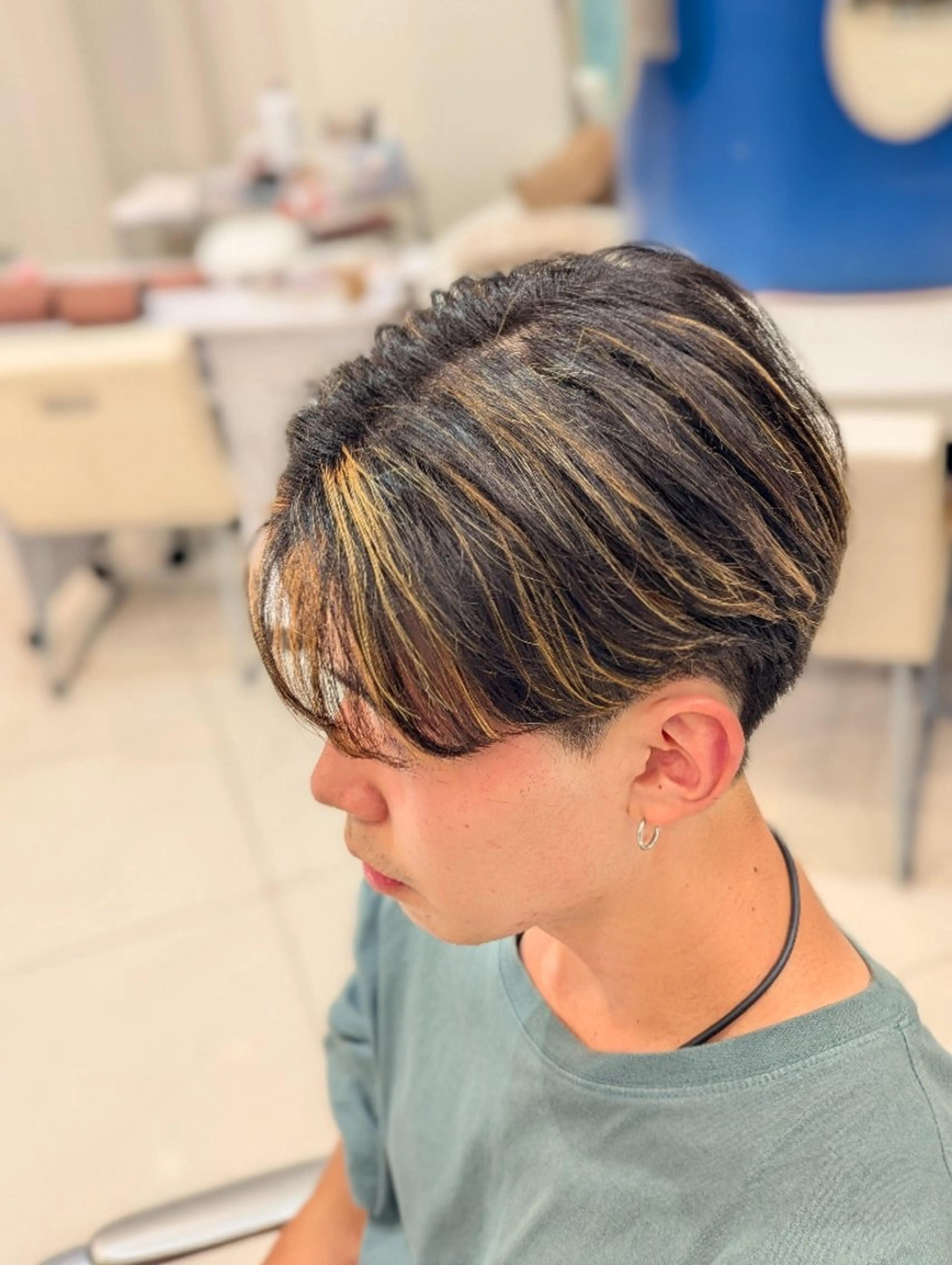 🌼人気No.2🌼メンズカット+ハイライト+トリートメントの写真