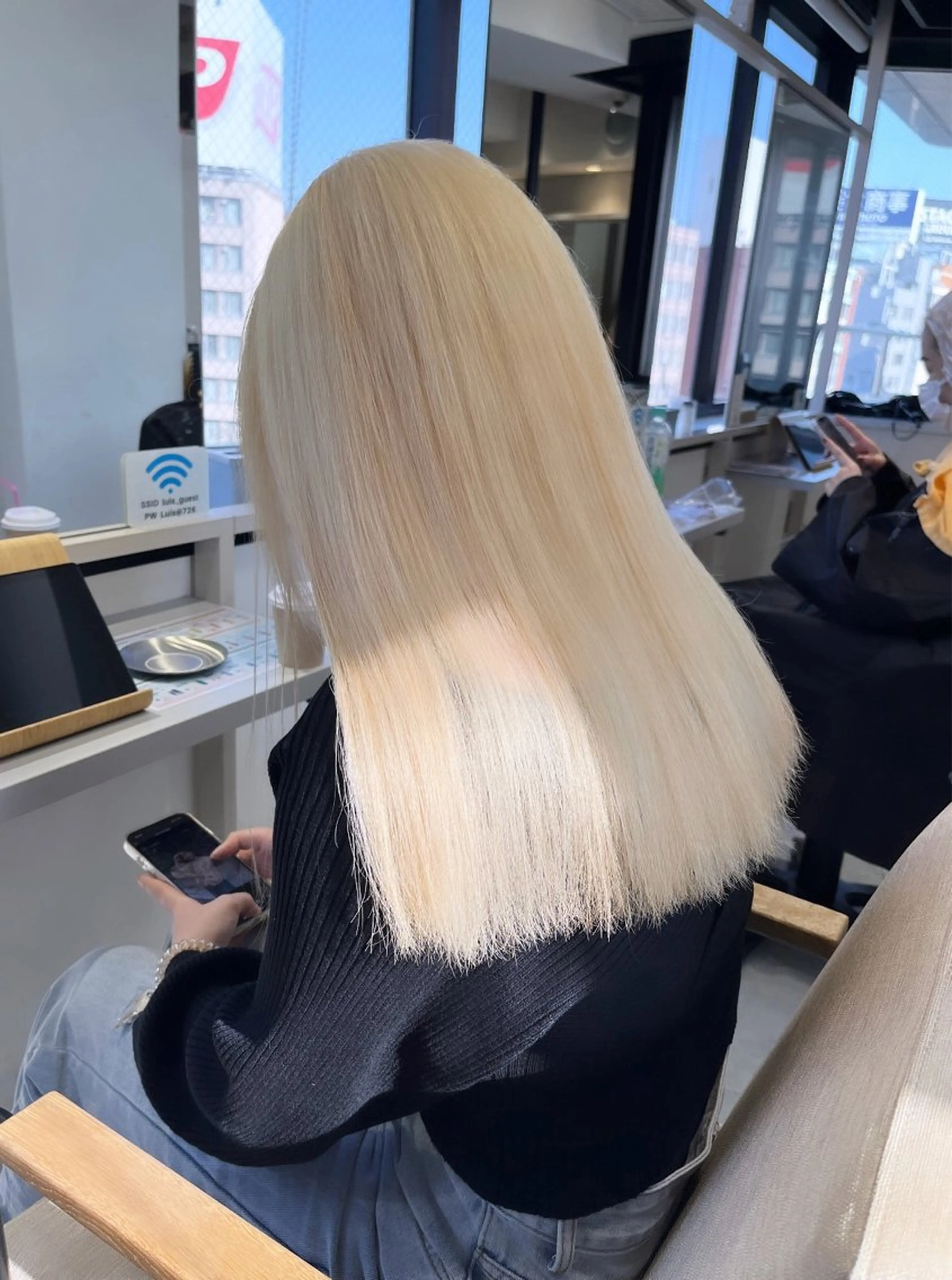 ロング カラー ヘアカラー トリートメント kanta 梅田 韓国ハイトーンのヘアスタイル