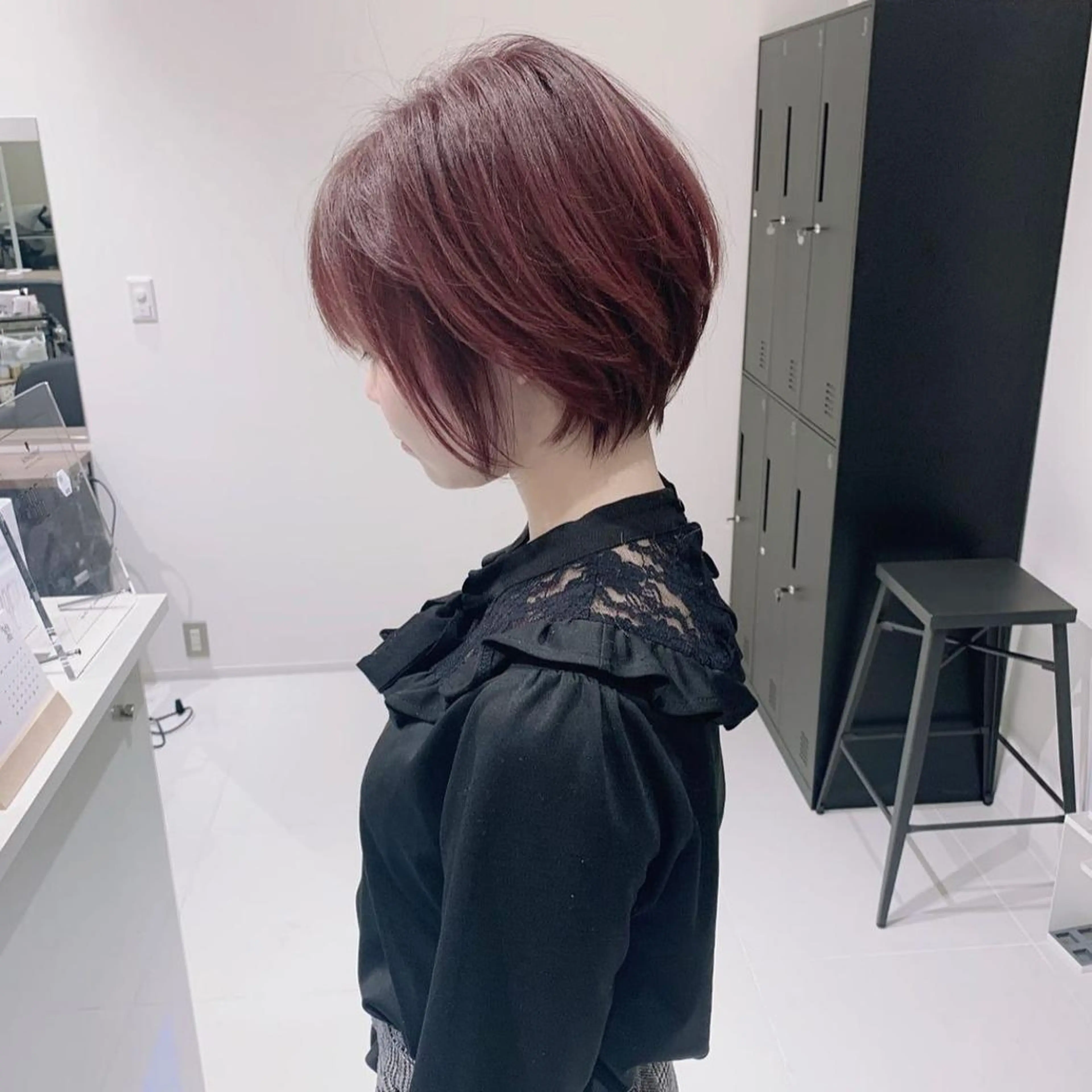 ショート カラー ブリーチ ケアブリーチ ハイライトカラー インナーカラー ハイライト カット ヘアカラー オフホワイトアンドなんば所属・福西 洋斗のヘアスタイル