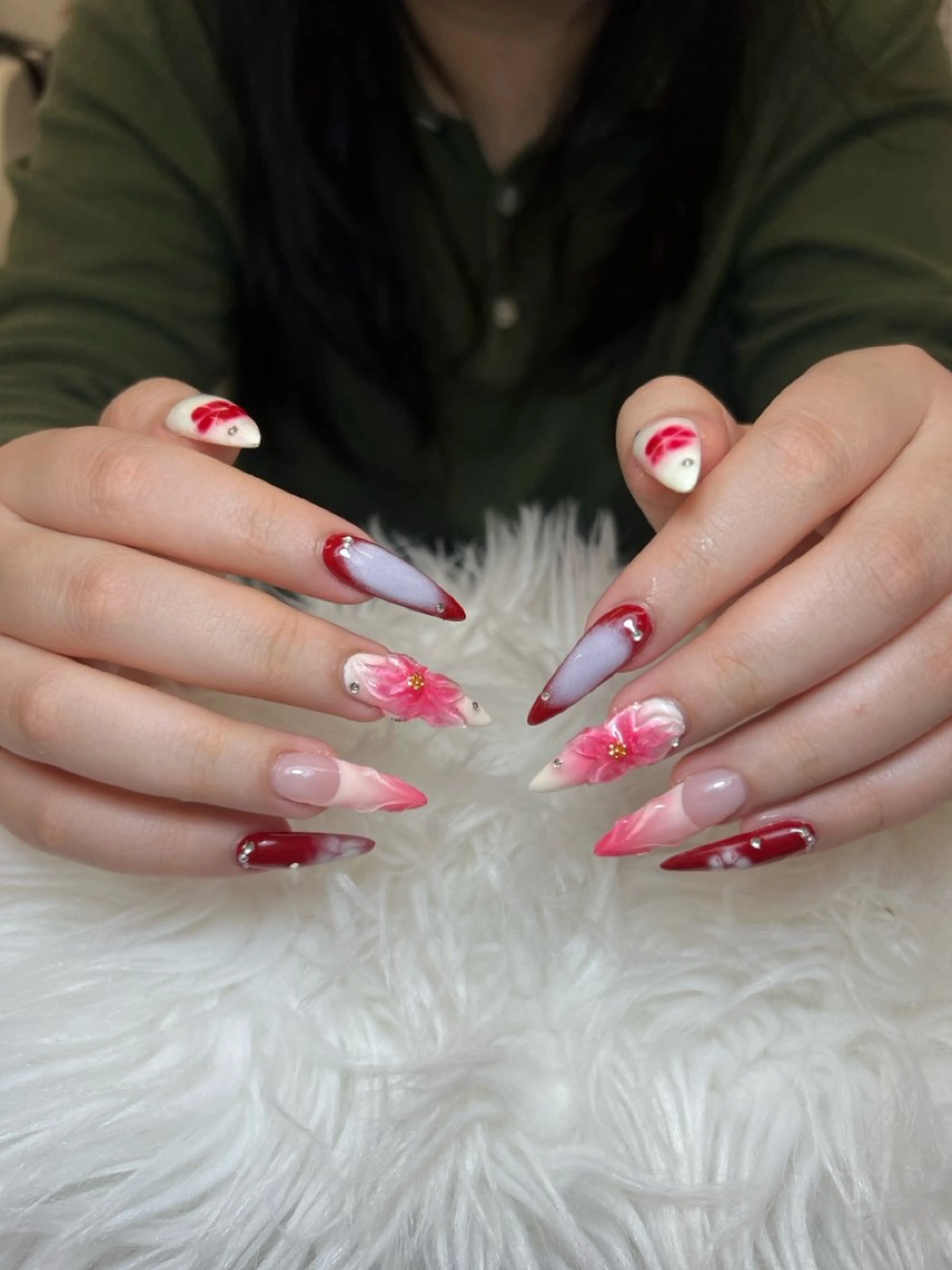 ネイル アートネイル オーロラネイル チークネイル 長さ出し フットネイル ハンドネイル ハンドケア Noiranail_ studioのネイルデザイン